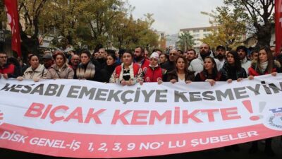İzmir Büyükşehir Belediyesi'nde işçiler, maaşlarının