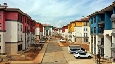 Gaziantep Valisi Kemal Çeber, depremzedelerin