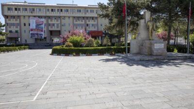 Van’da Yoğun Kar Yağışı Nedeniyle Eğitime 1 Gün Ara Verildi