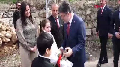 Bakan Yumaklı, Çukurca’da Kadın Kooperatifini Ziyaret Etti