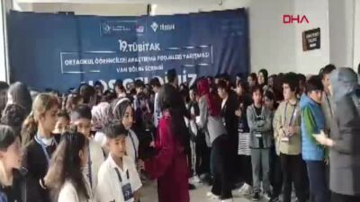 Bakan Kacır, Van’da Ortaokul Öğrencilerinin Sergisinde