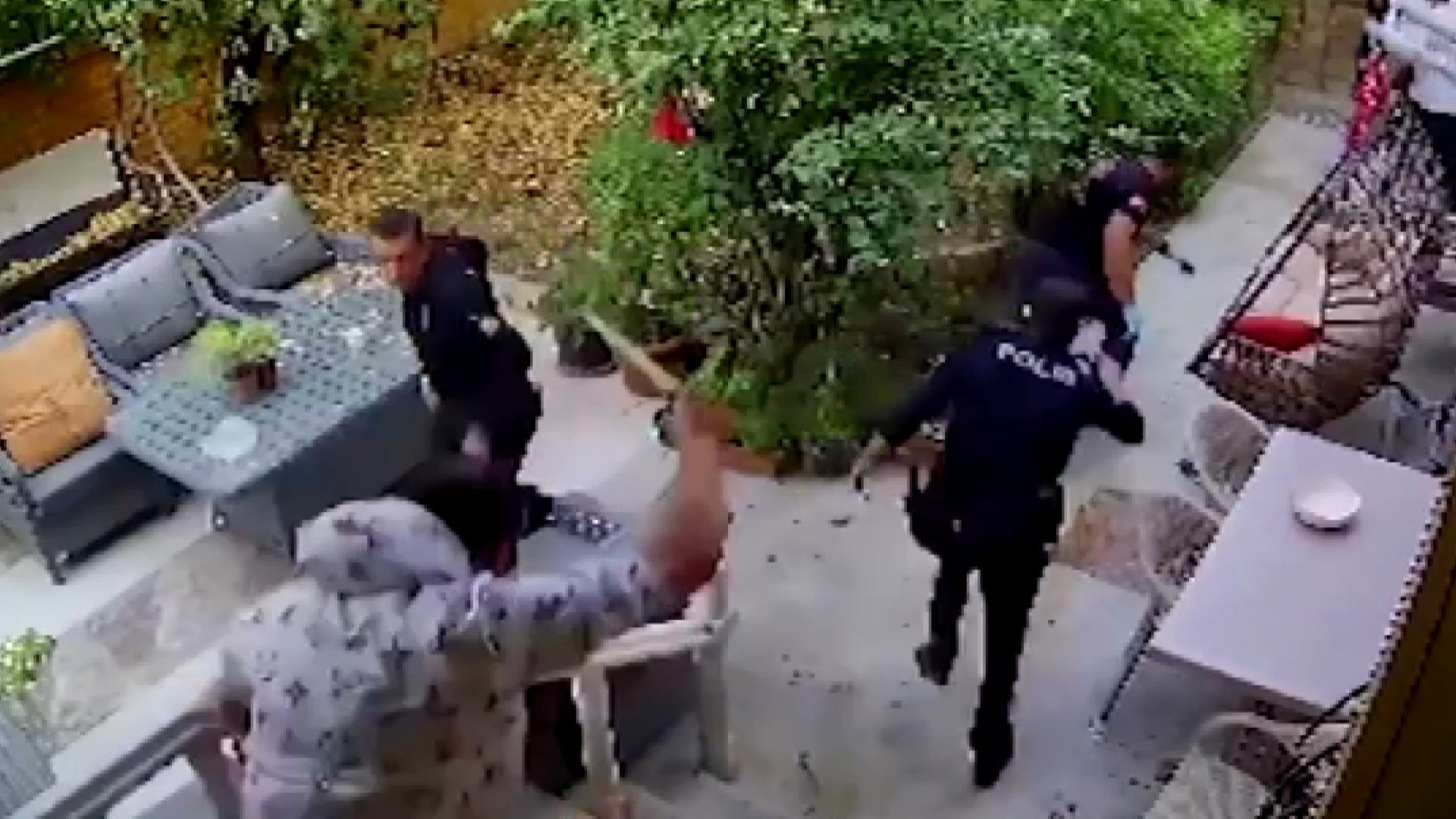 Polise Bıçaklı Saldırıda Şok İddia: ‘Şeytanlar Bastı’ Diyerek Sirke Döktü