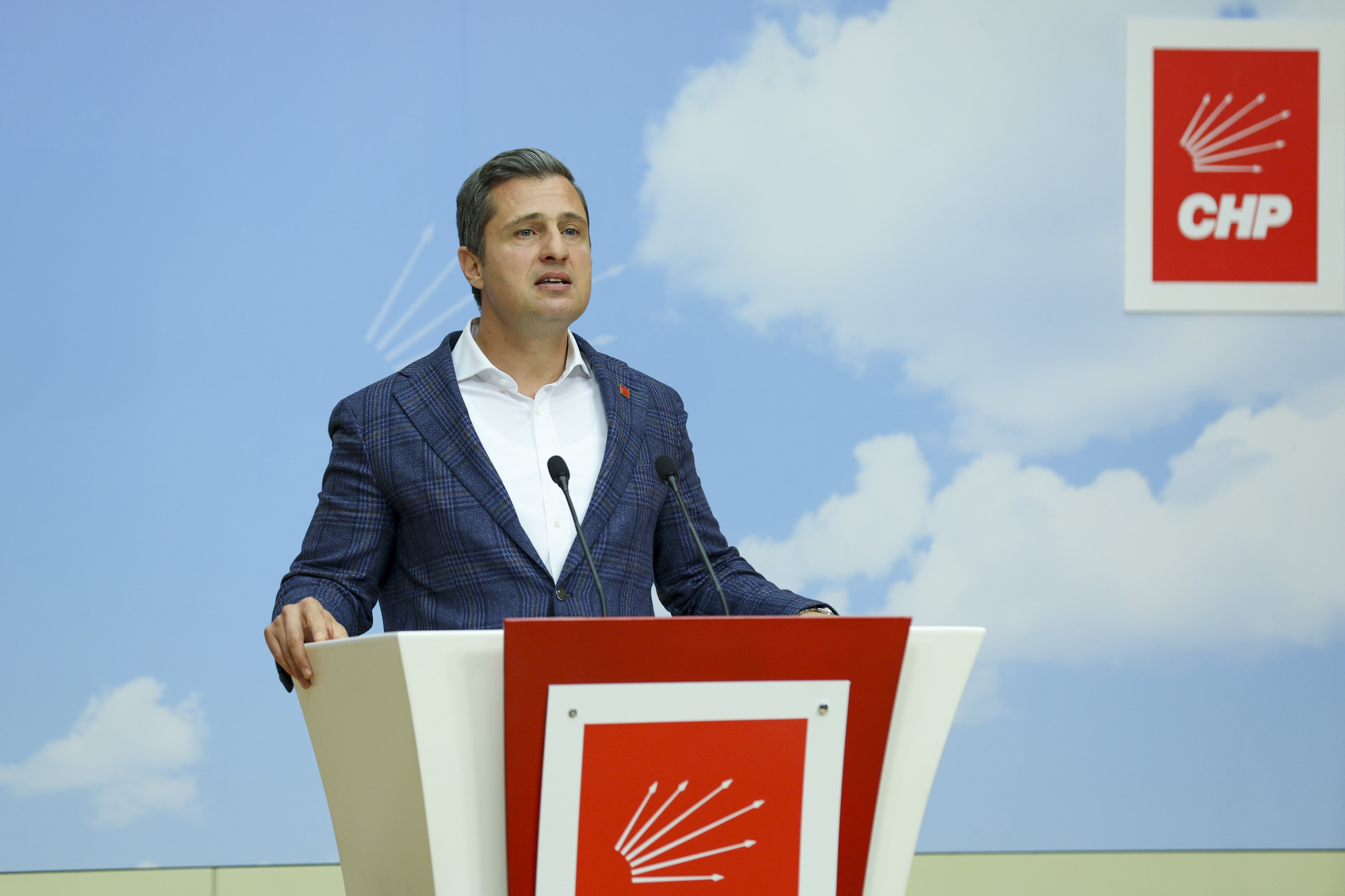 CHP'li Deniz Yücel, partisinin