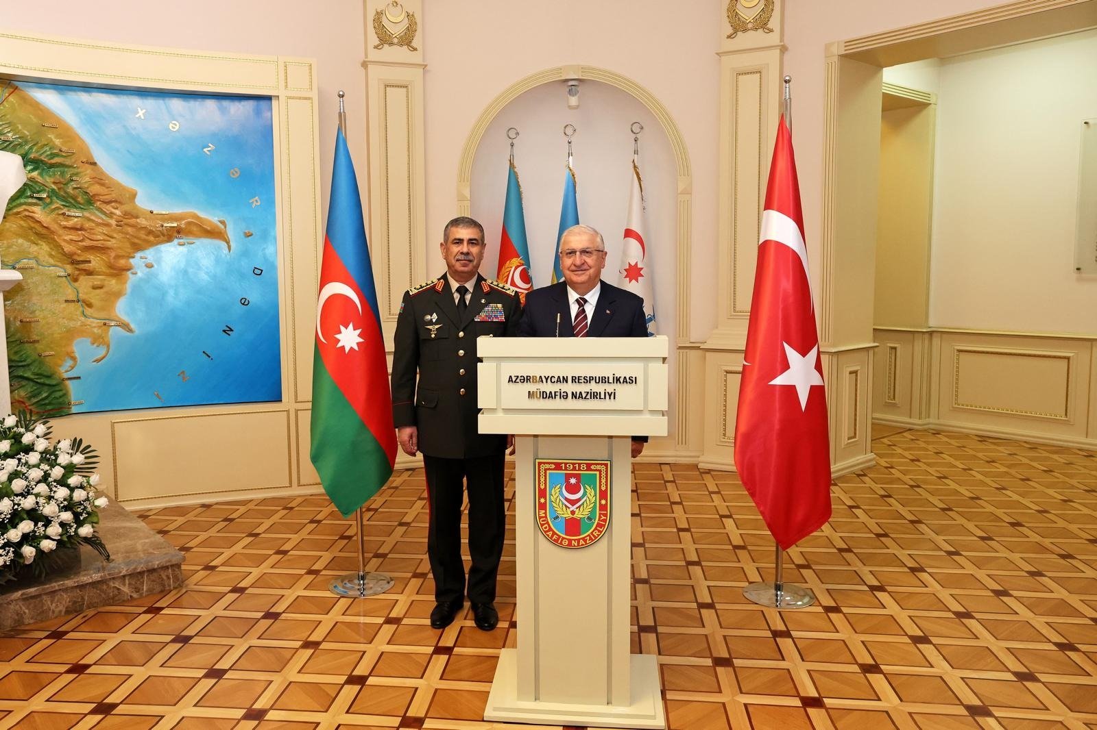 Milli Savunma Bakanı Yaşar