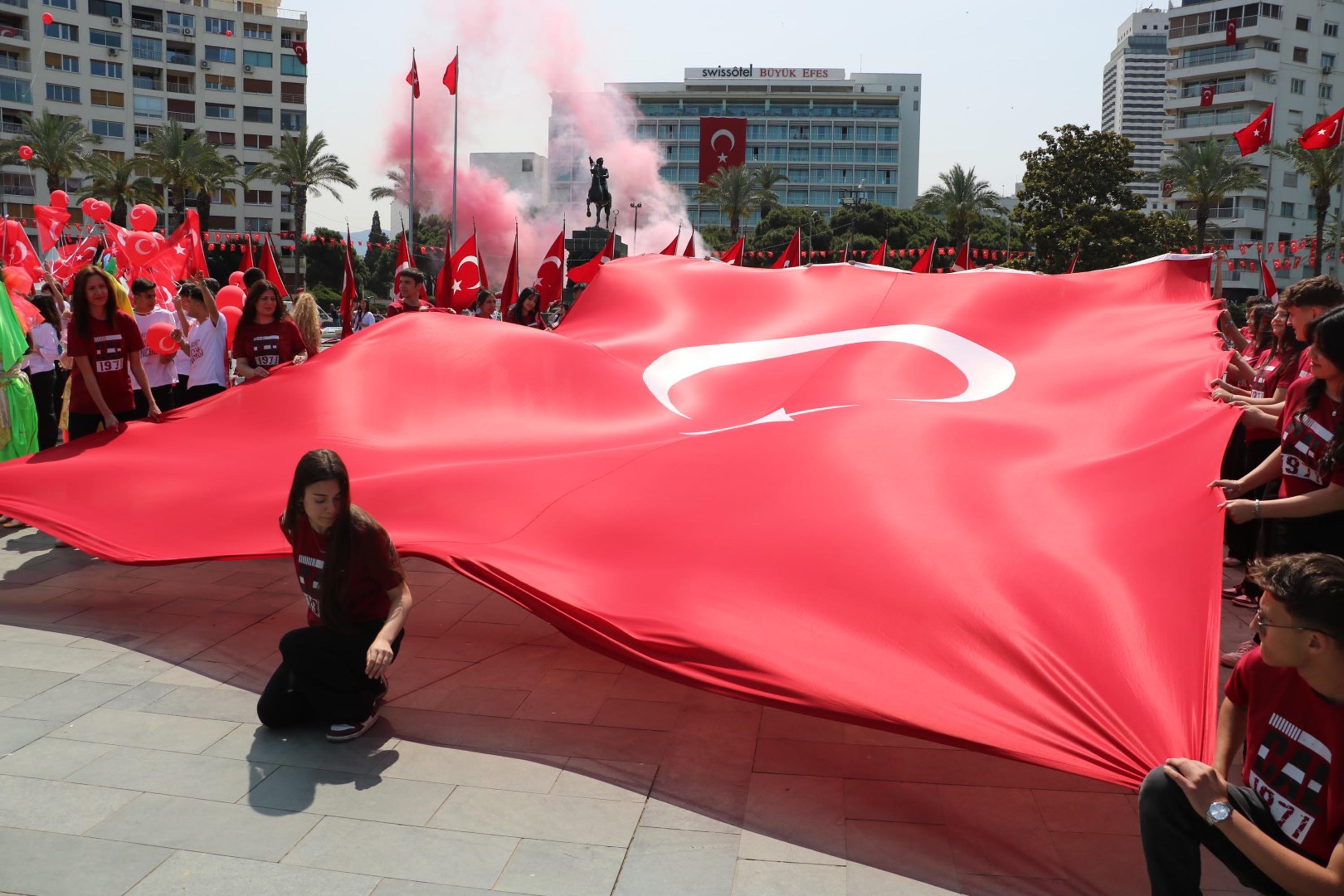 İzmir'de 19 Mayıs Atatürk'ü