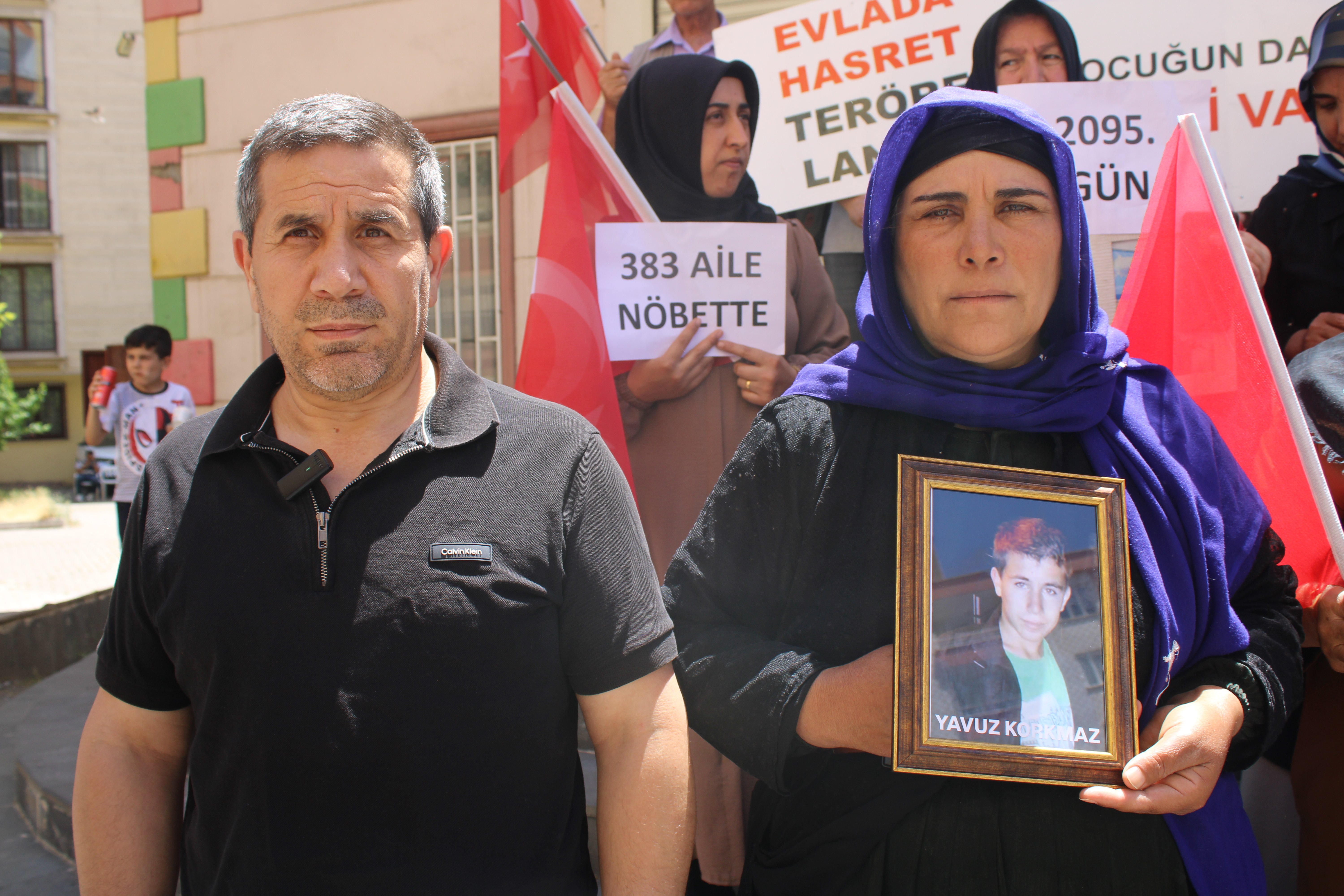 Diyarbakır'da HDP önünde evlat
