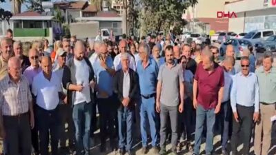 Hatay'ın Samandağ ilçesinde depremzede vatandaşlar,