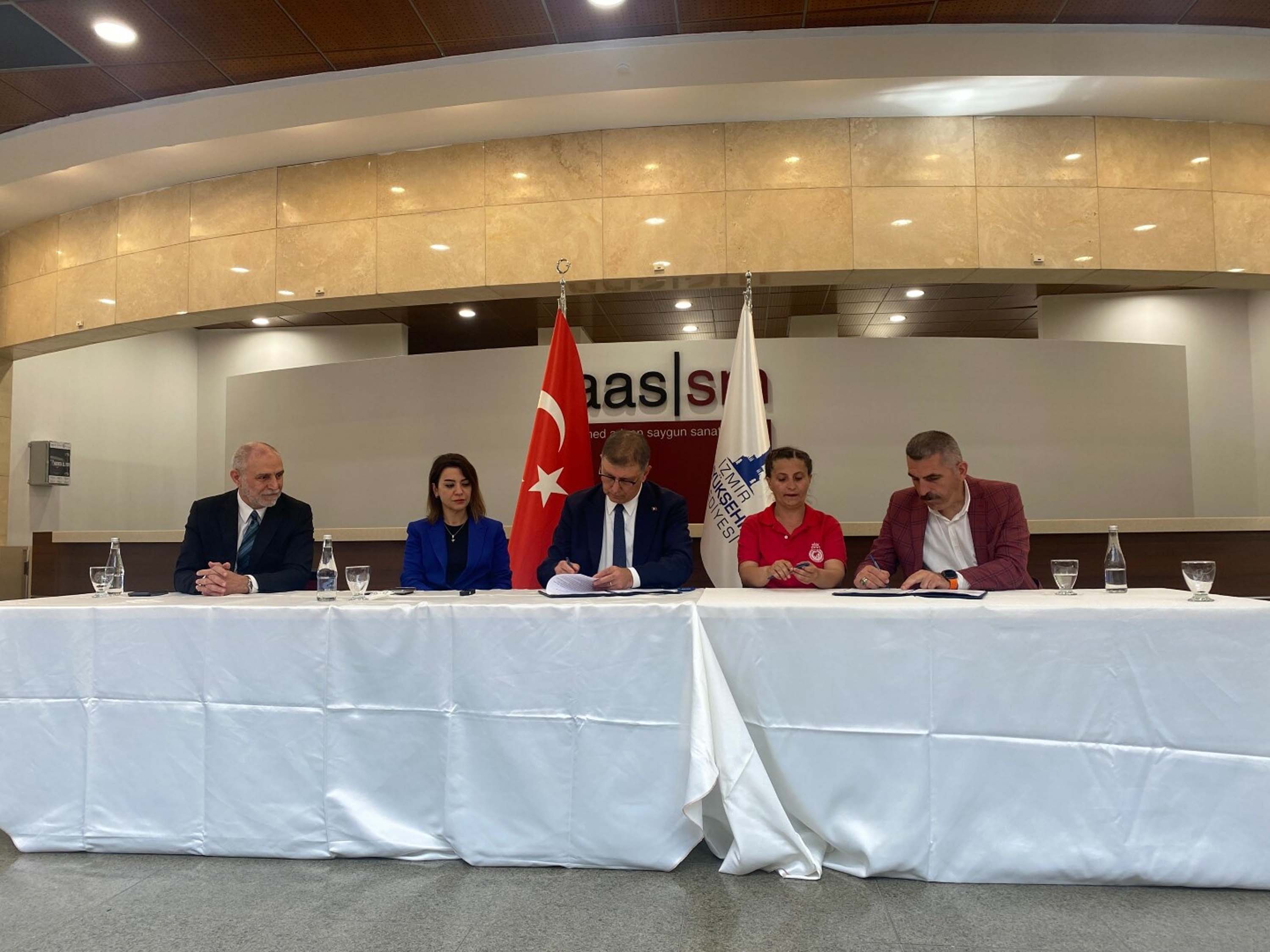İzmir Büyükşehir Belediyesi ile