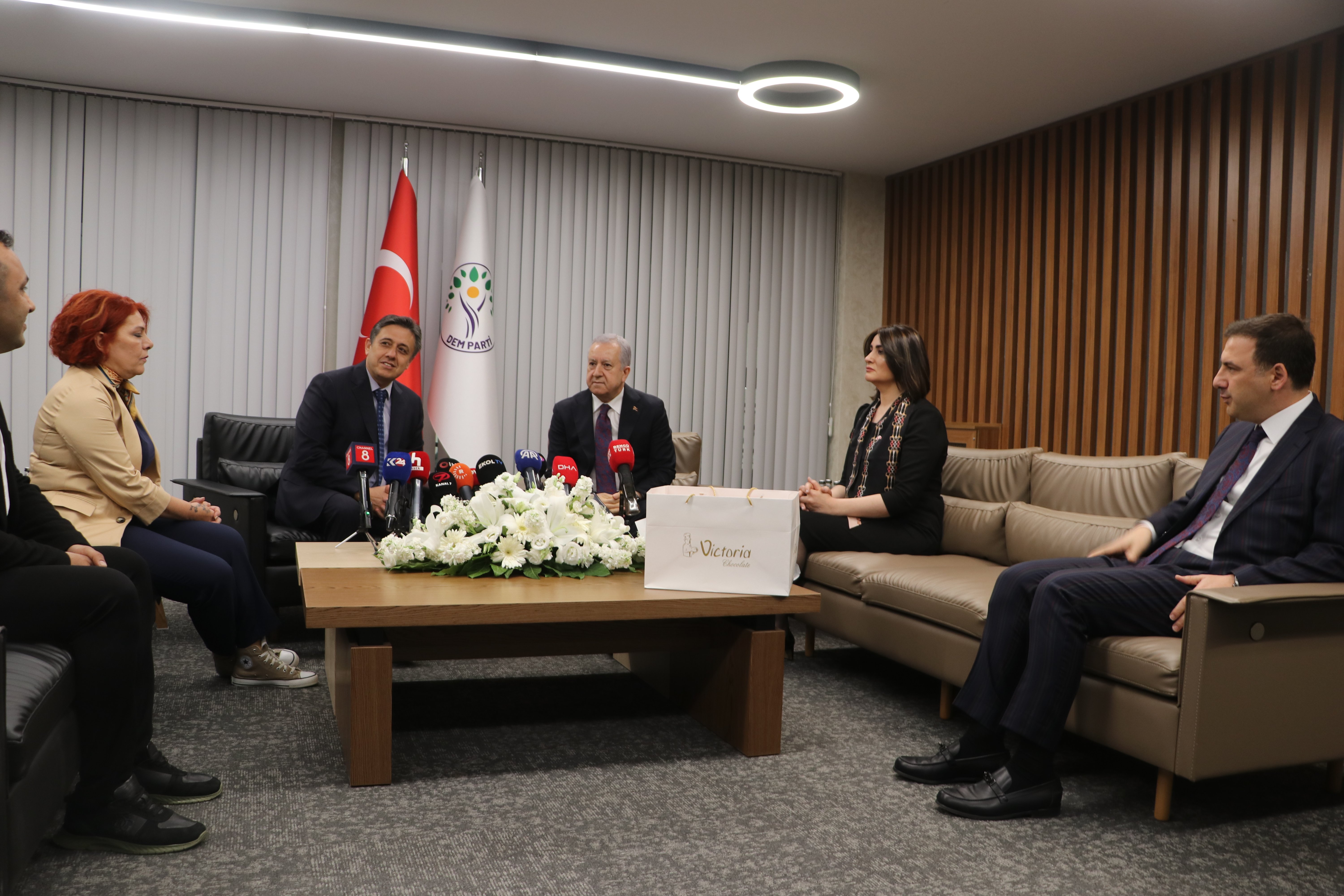 MHP ve DEM Parti Heyetleri Bayramlaşma Ziyaretinde Buluştu: ‘Terörsüz Türkiye’ Süreci Masaya Yatırıldı