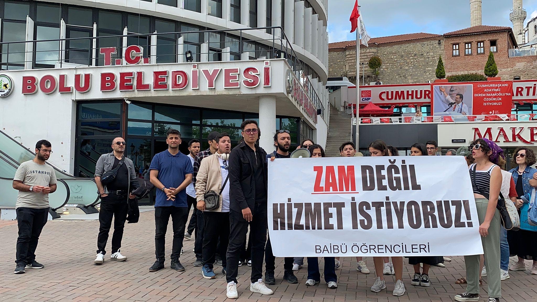 Bolu’da Öğrenciler Otobüs Zamlarını Protesto Etti: ‘Zam Değil, Hizmet İstiyoruz’