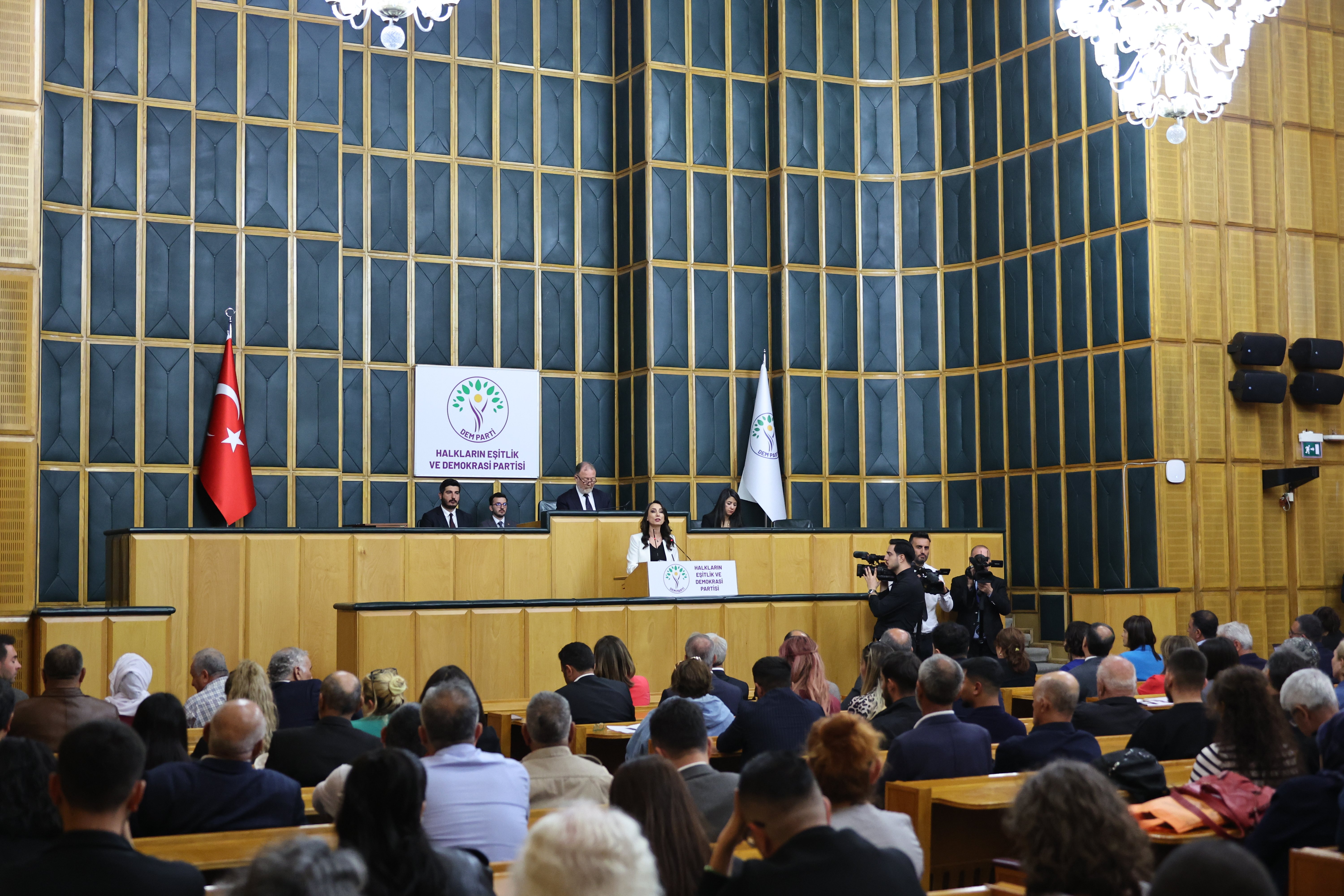 DEM Parti Eş Genel Başkanı Hatimoğulları: <strong>Anayasa Süreci İçin Yol Temizliği Şart</strong>