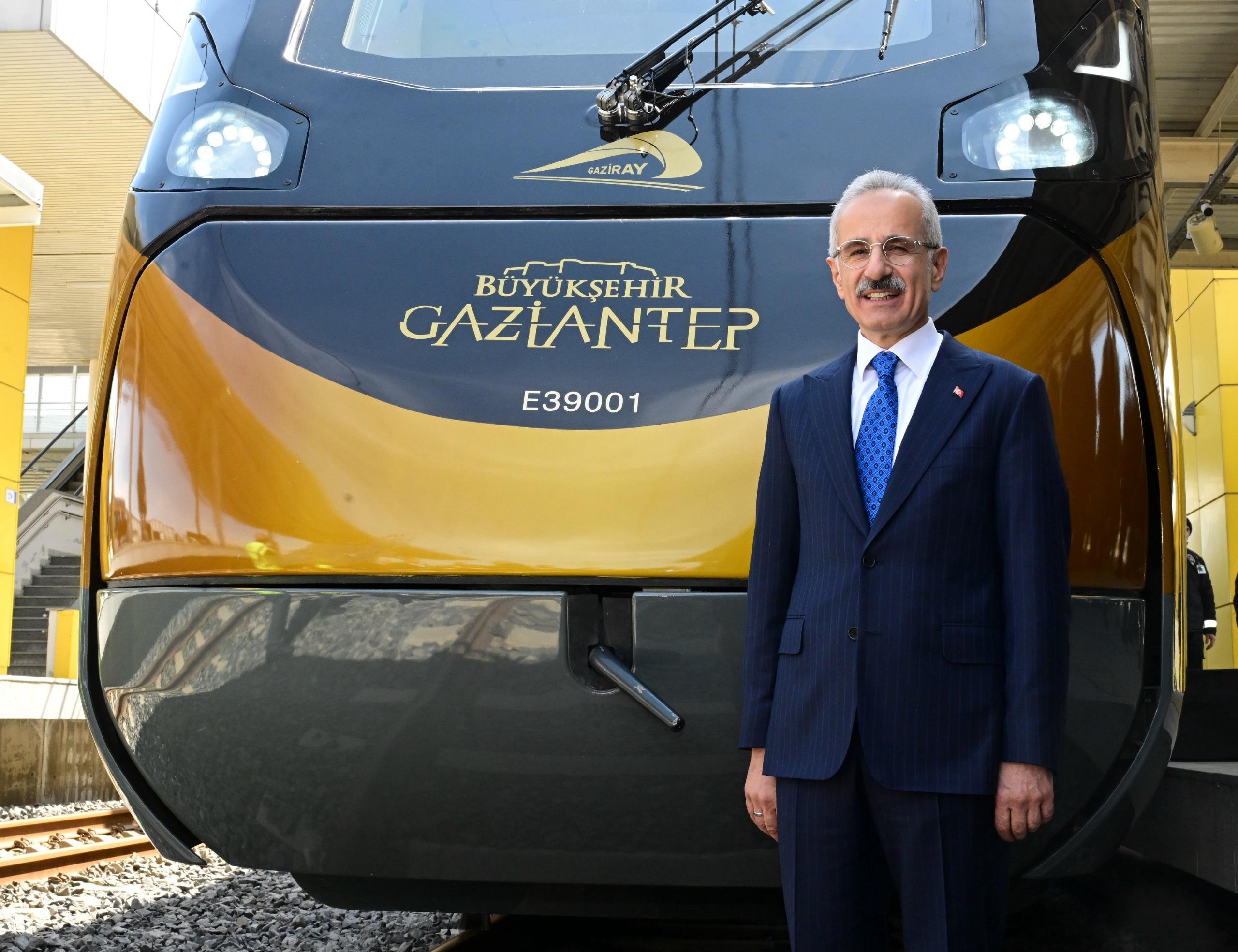 Bakan Uraloğlu: Tren Üretiminde Güneş Enerjisi Devrimi