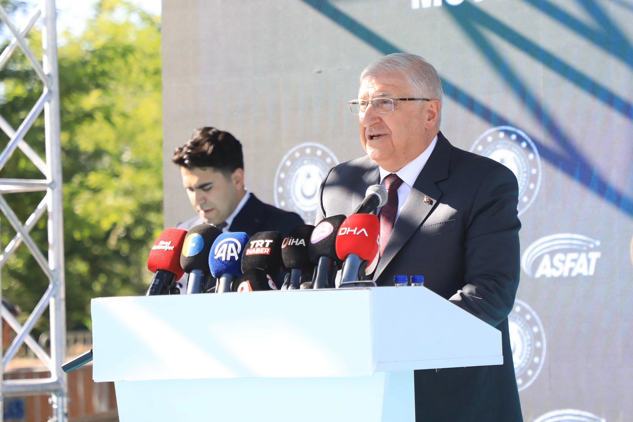 Milli Savunma Bakanı Yaşar
