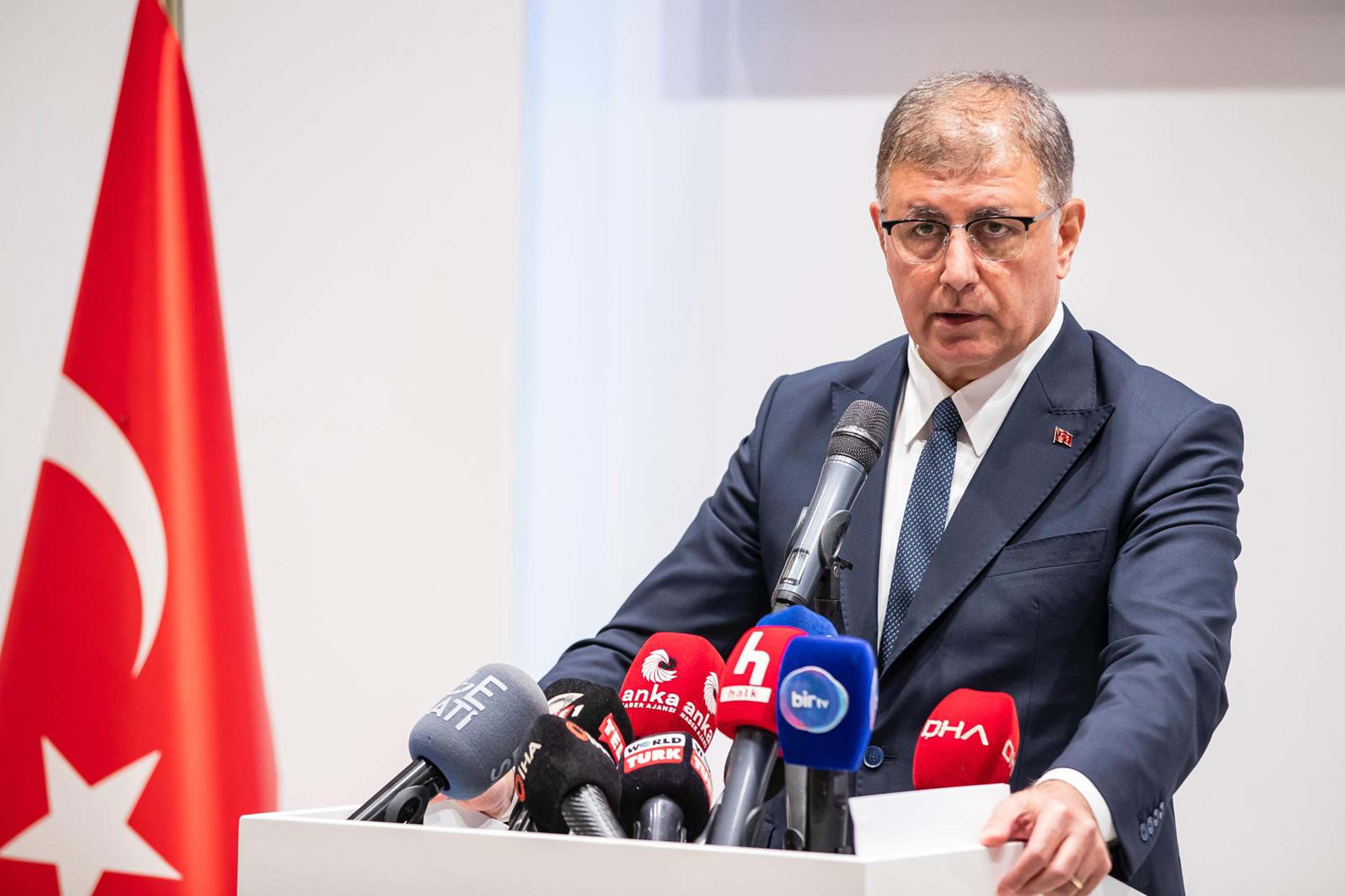 İzmir Büyükşehir Belediye Başkanı