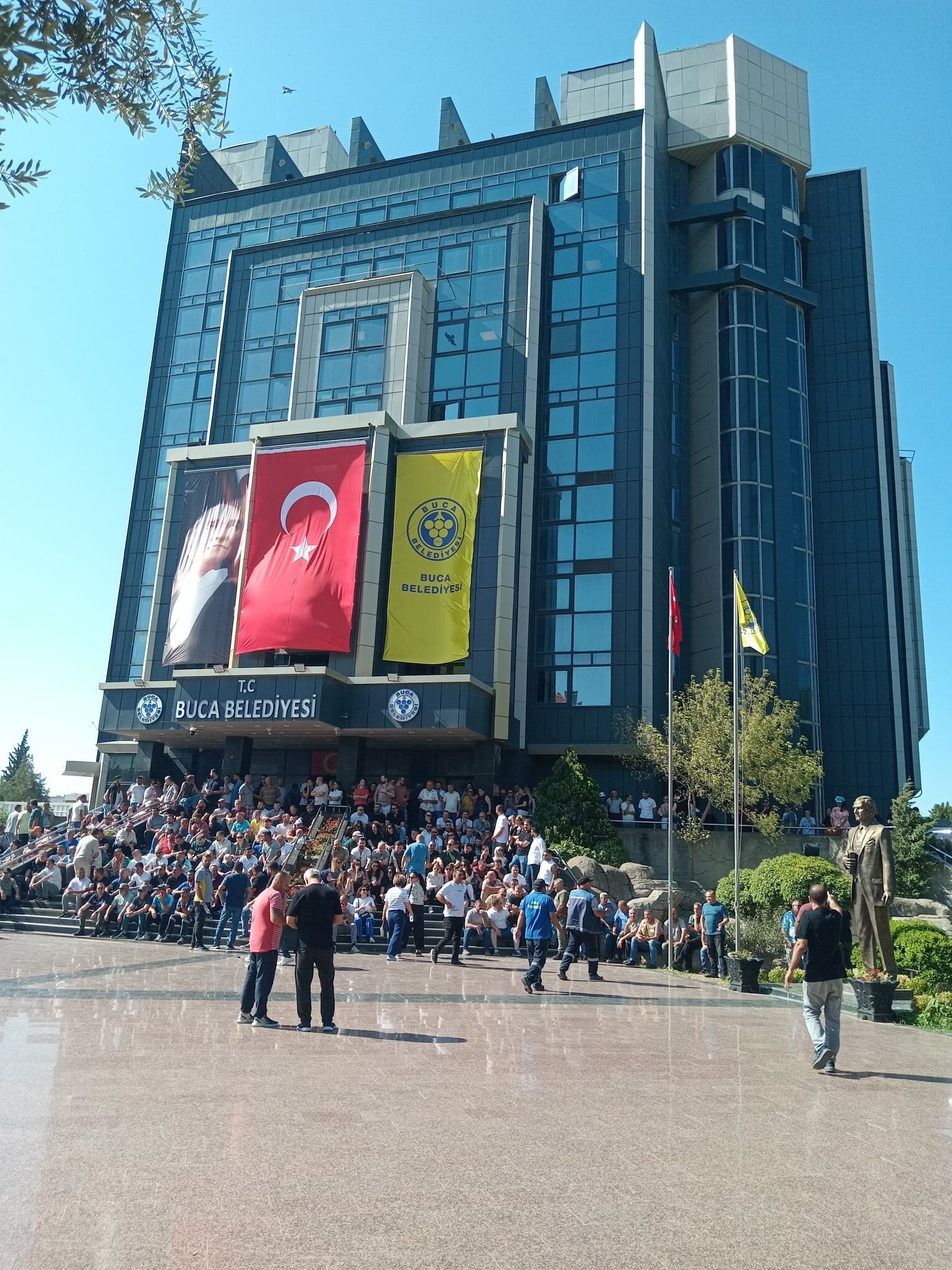 Buca Belediyesi'nde çalışan işçiler,