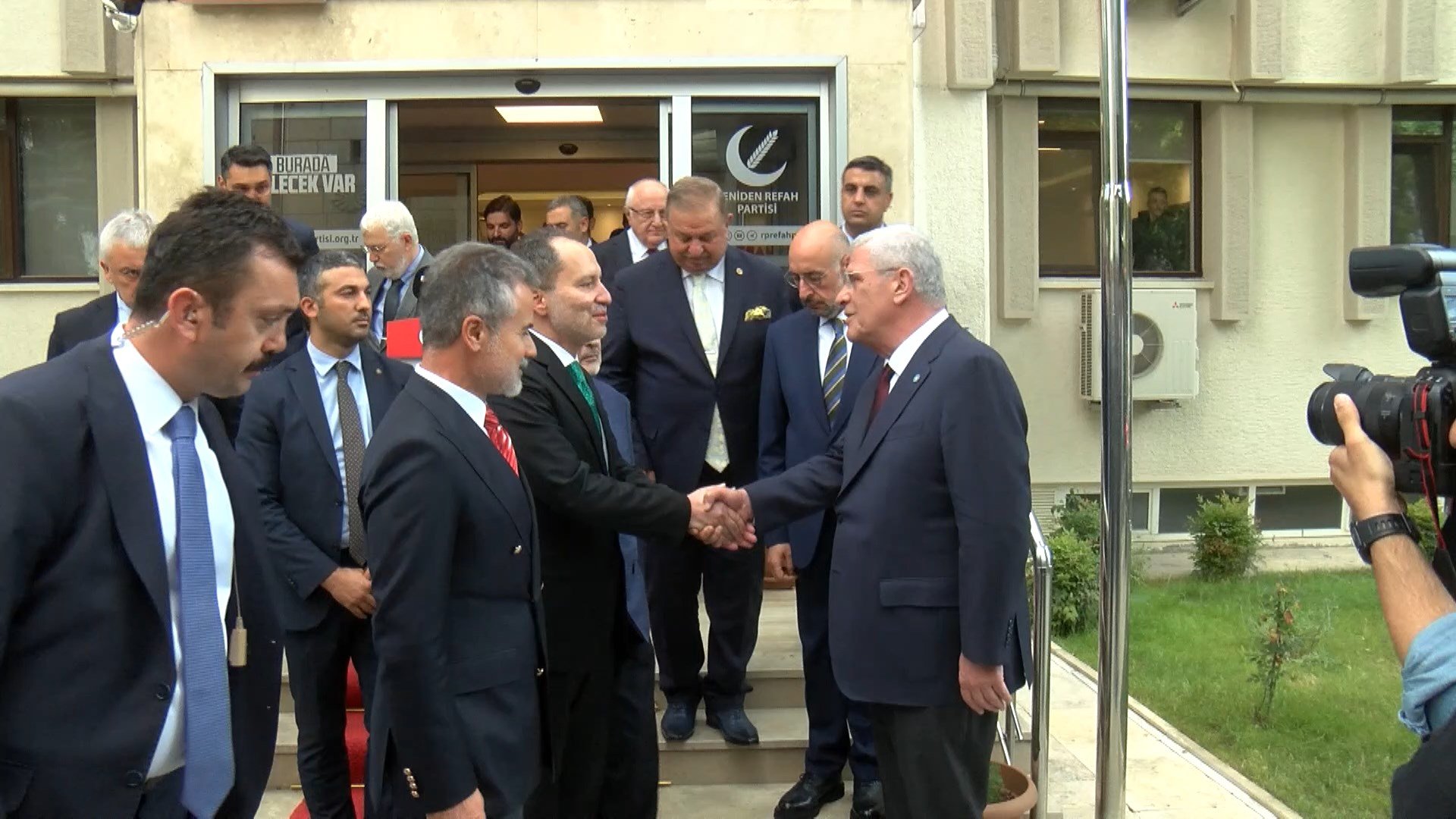 İYİ Parti ve Yeniden Refah Partisi Liderleri Kritik Görüşmede Buluştu: ‘Tehlike Kapıya Dayandı’
