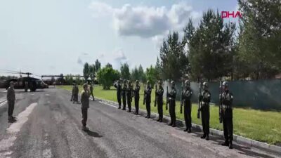 Orgeneral Selçuk Bayraktaroğlu, Ağrı’daki Mehmetçiklerle Bayramlaştı