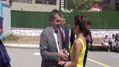 Milli Eğitim Bakanı Tekin, Öğrencilerle Halat Çekti ve Geleneksel Oyunlara Katıldı