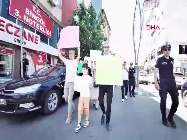 Bingöl'ün Mirzan Mahallesi sakinleri,