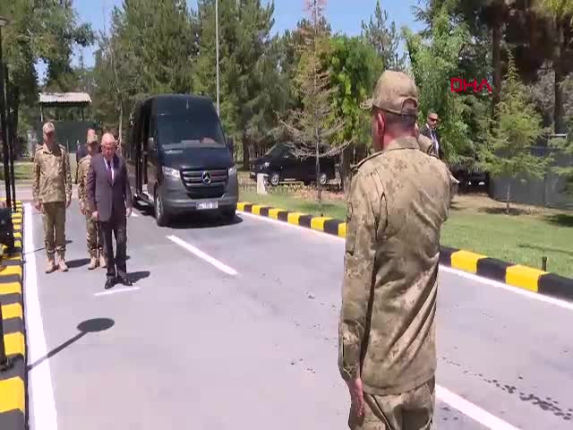 Milli Savunma Bakanı Yaşar