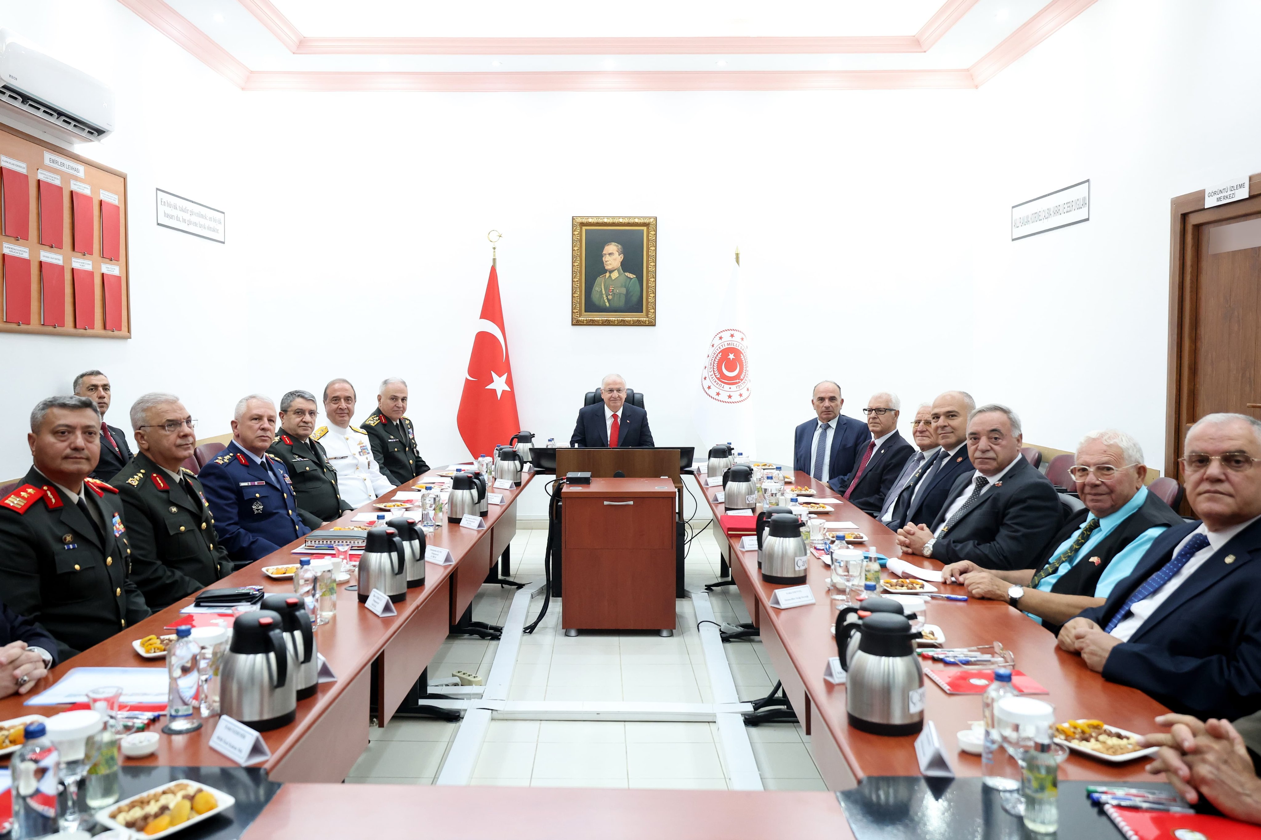 Milli Savunma Bakanı Yaşar