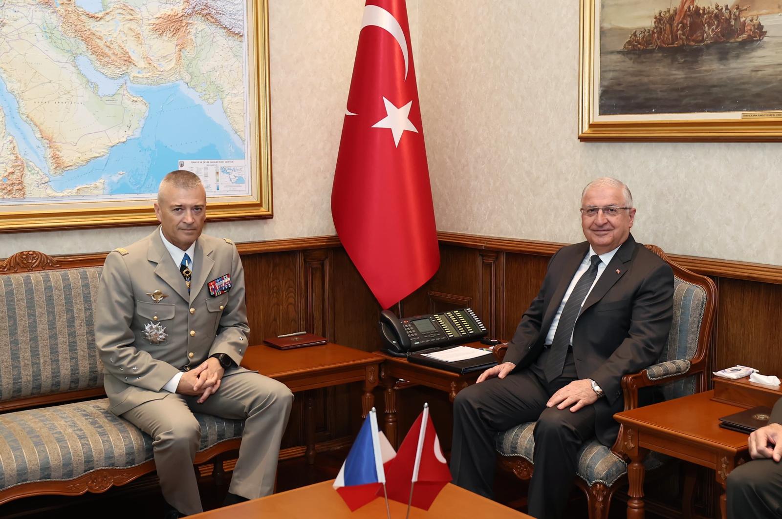 Milli Savunma Bakanı Yaşar
