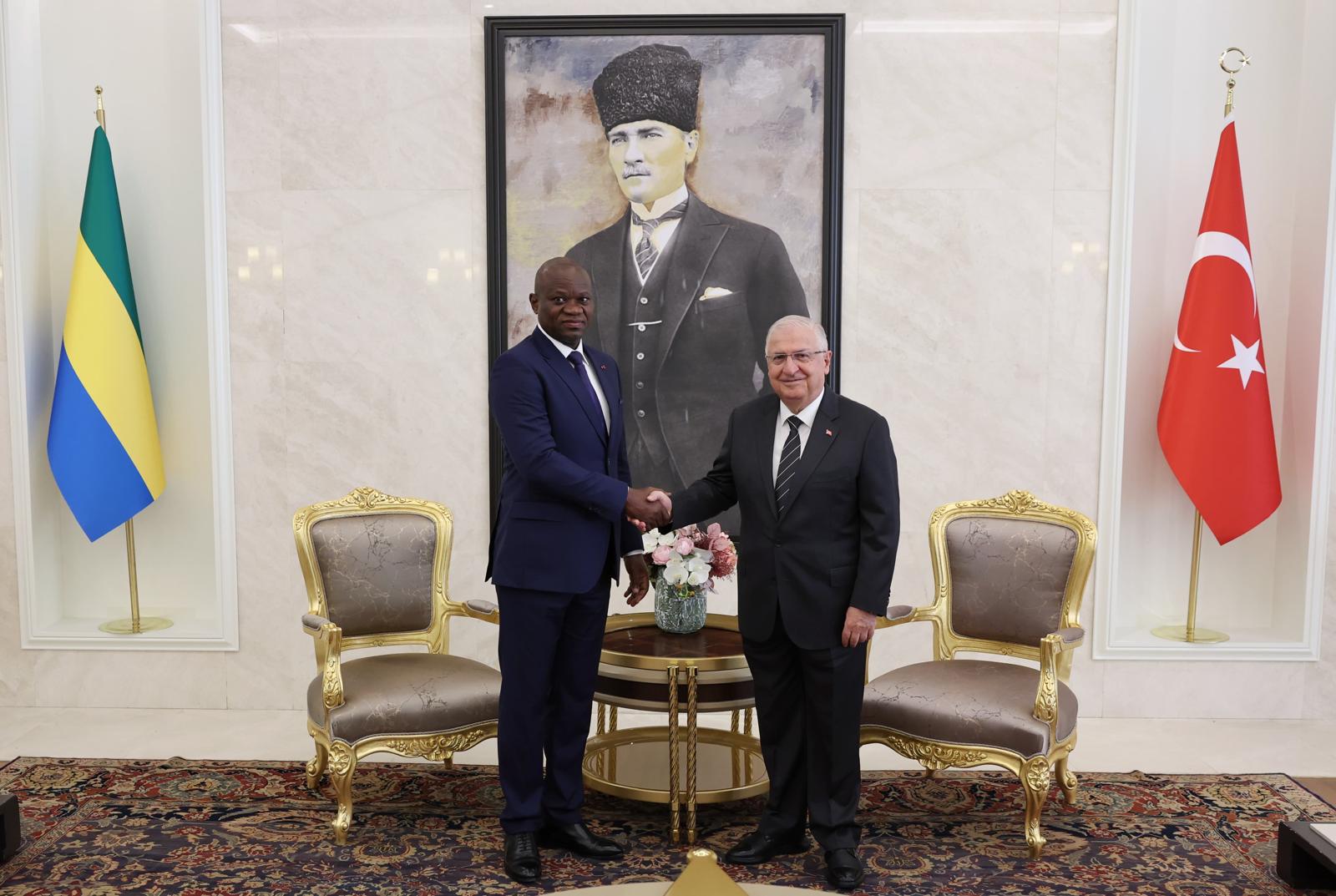 Gabon Cumhurbaşkanı Brice Clotaire