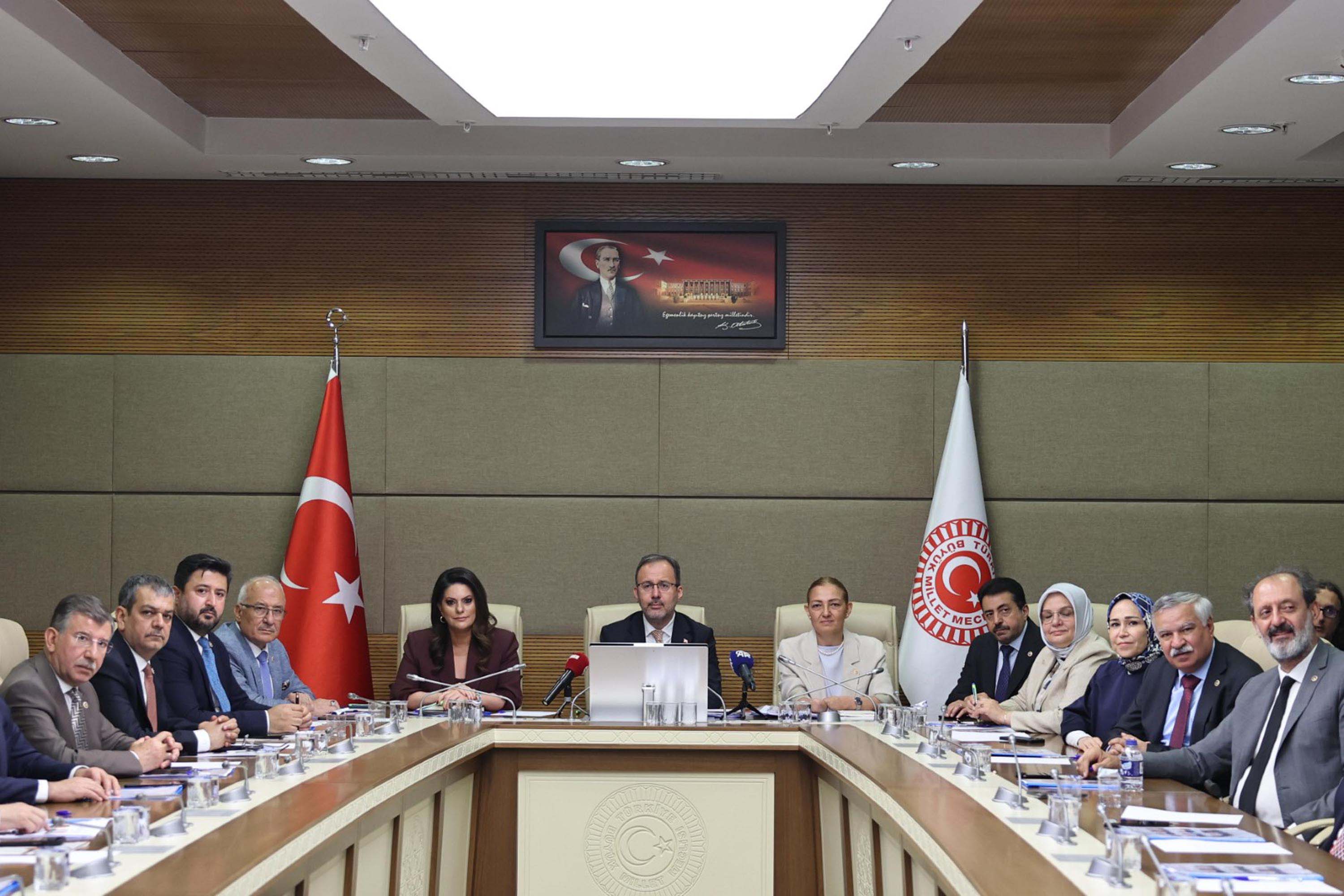 AK Parti İzmir Milletvekili