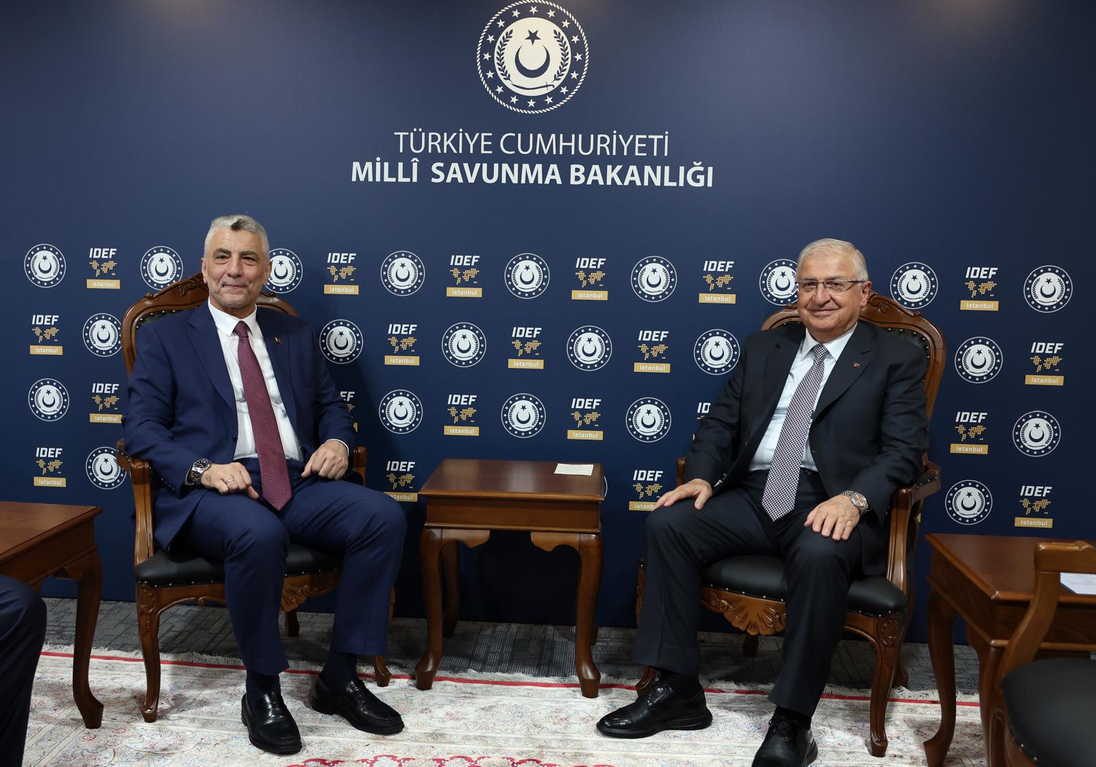 Milli Savunma Bakanı Yaşar