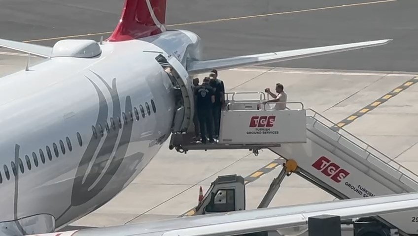 Leman Dergisi yazı işleri
