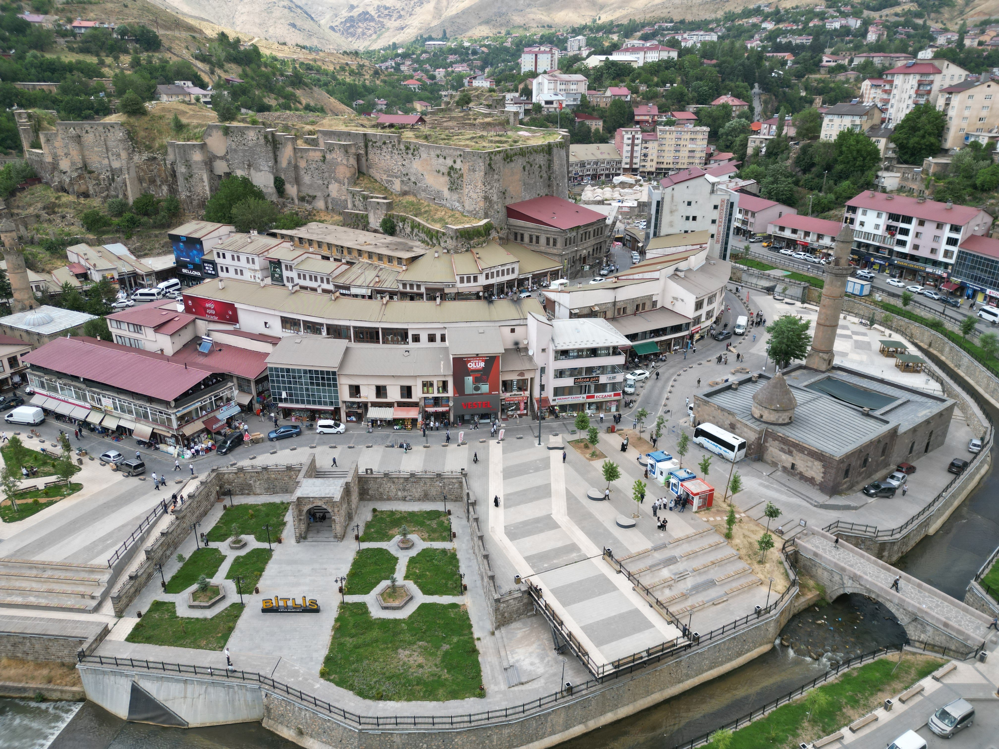 Vakıflar Genel Müdürlüğü, Doğu