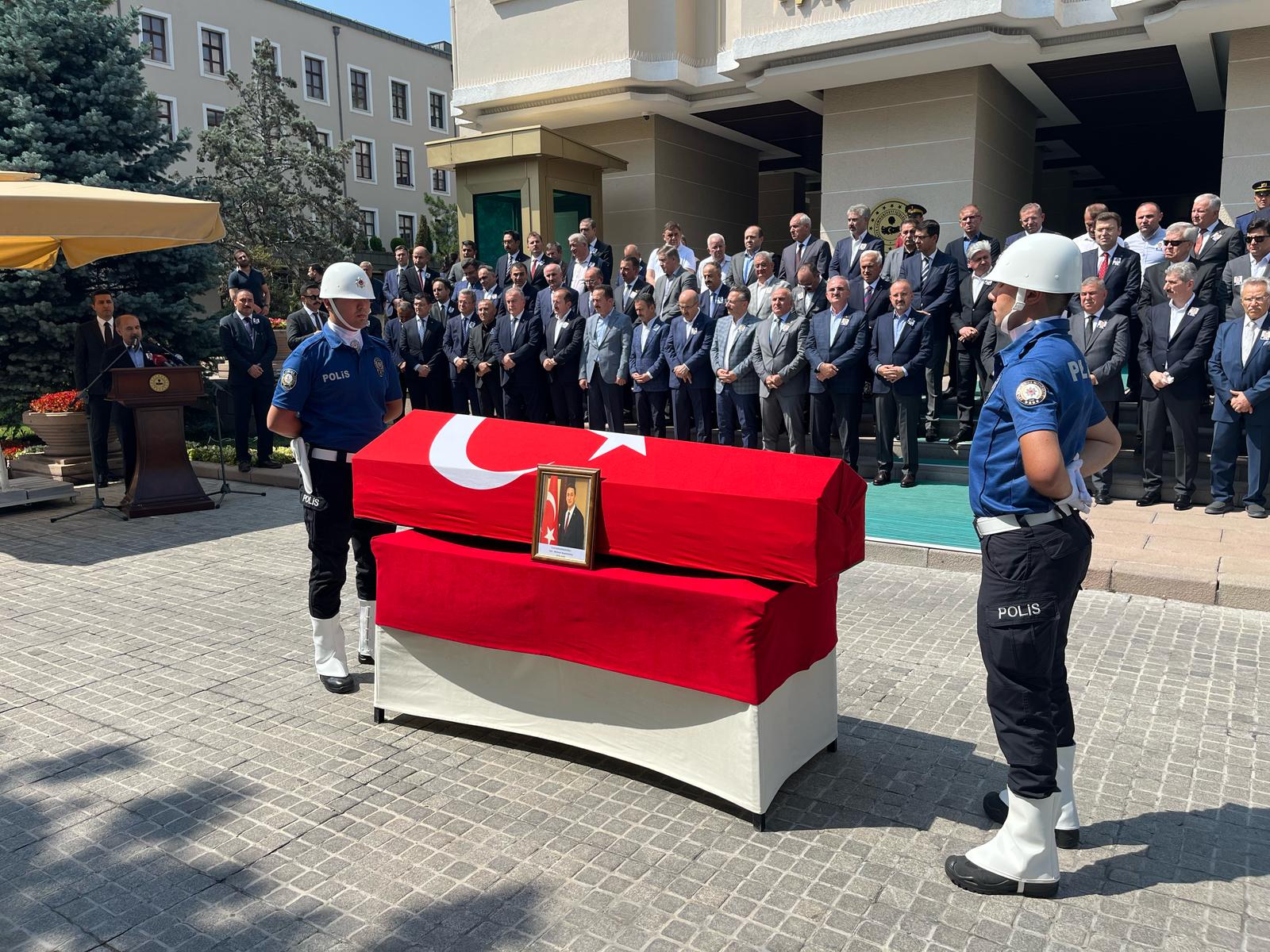 Mülkiye Başmüfettişi Erol Karaömeroğlu