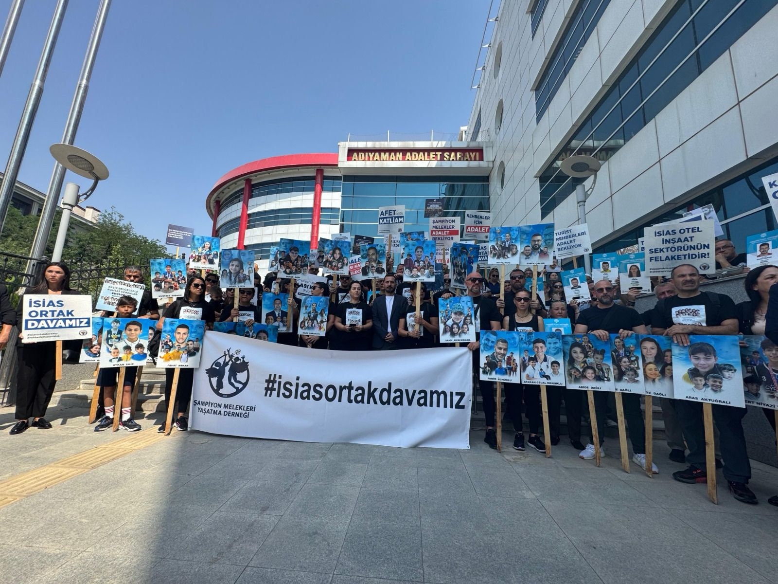 Adıyaman'da depremde yıkılan İsias