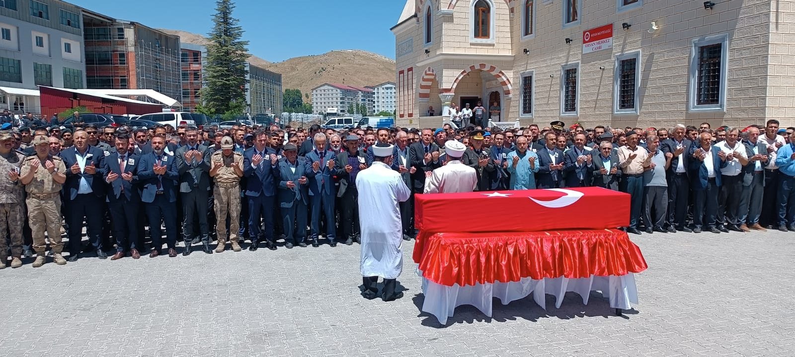 Bitlis'in Mutki ilçesinde, PENÇE-Kilit