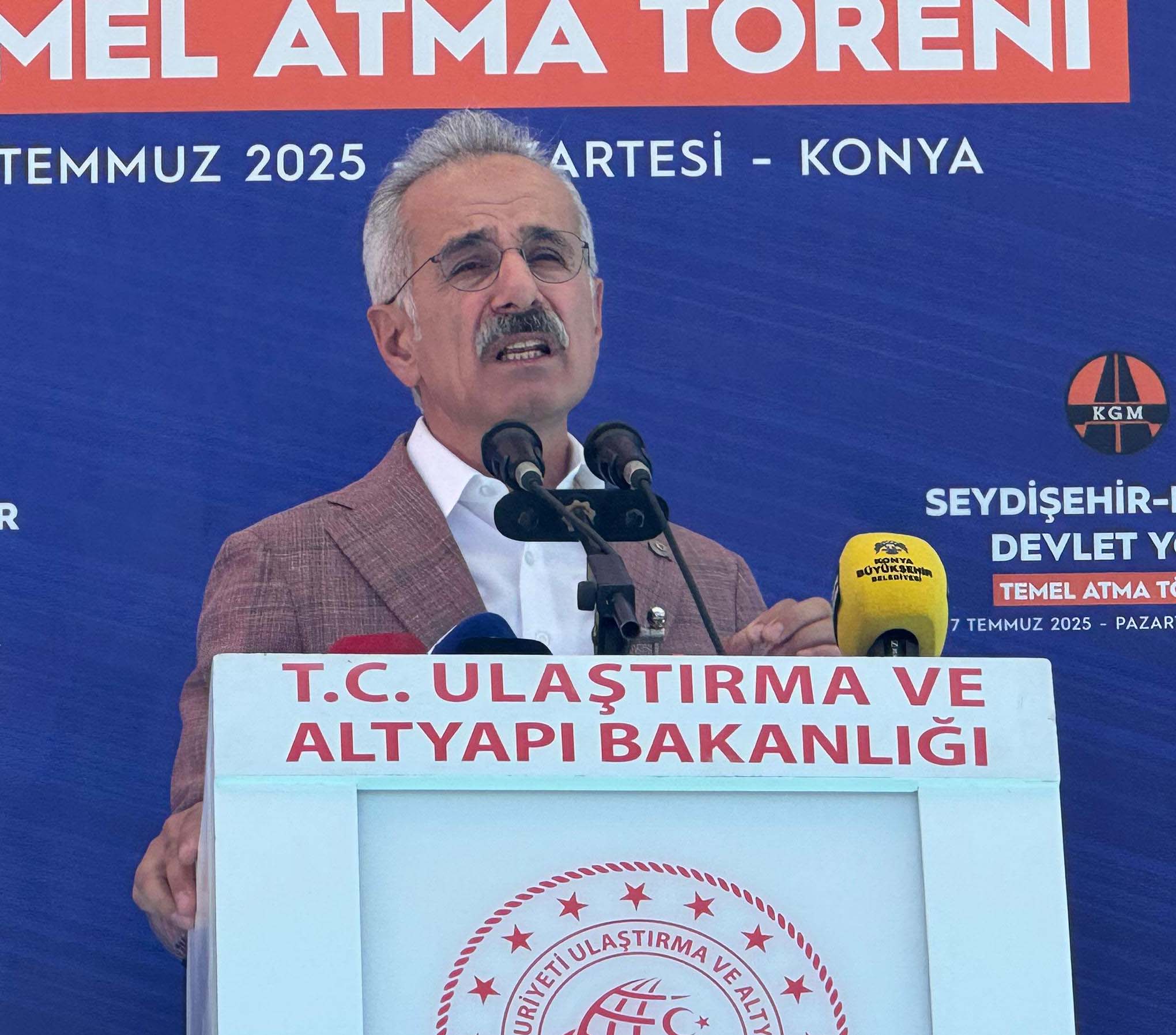 Ulaştırma Bakanı Abdulkadir Uraloğlu,