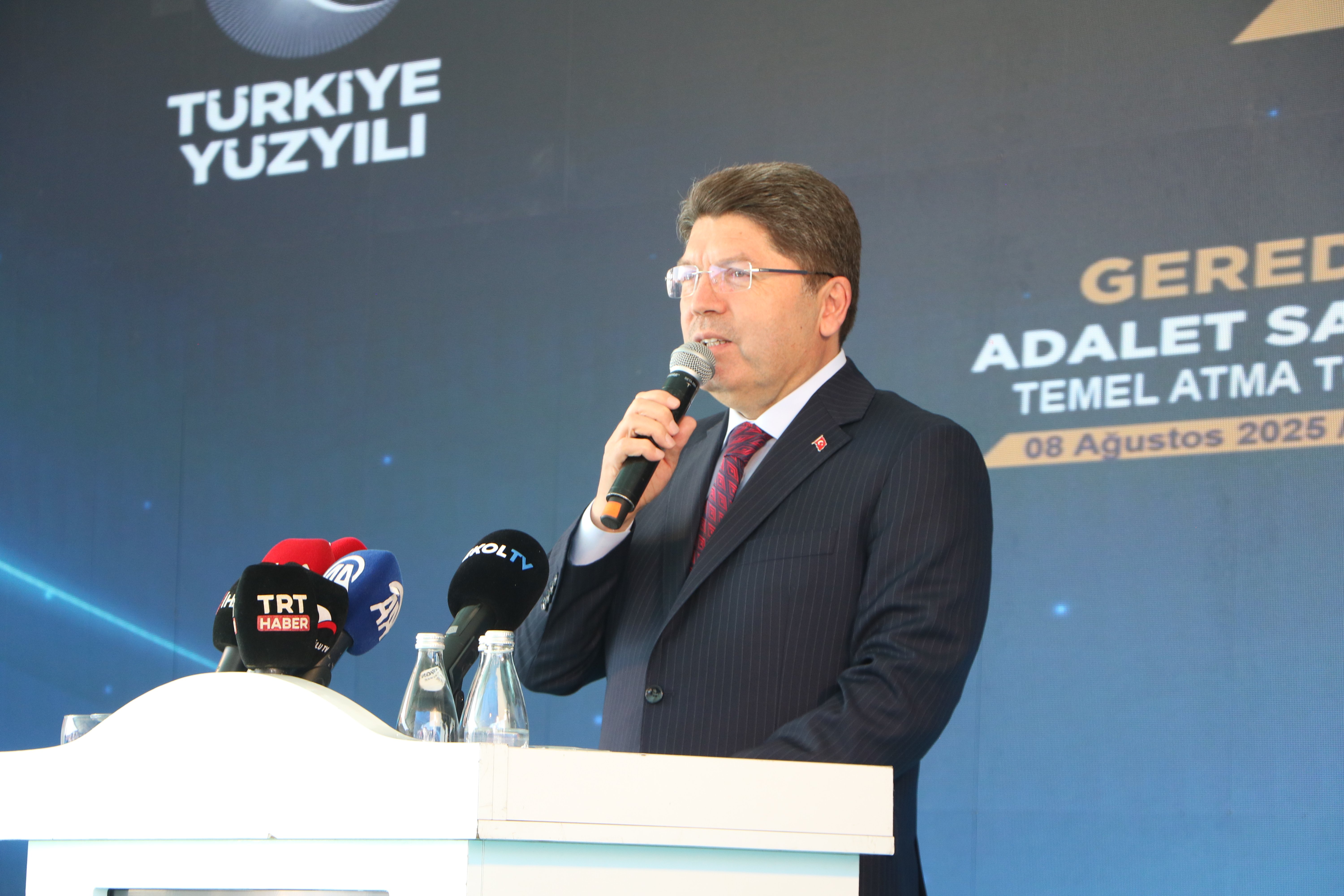 Bakan Tunç: ’30 AK Parti’li Belediye Hakkında Soruşturma Yapıldı, 13’ü Mahkum Oldu’