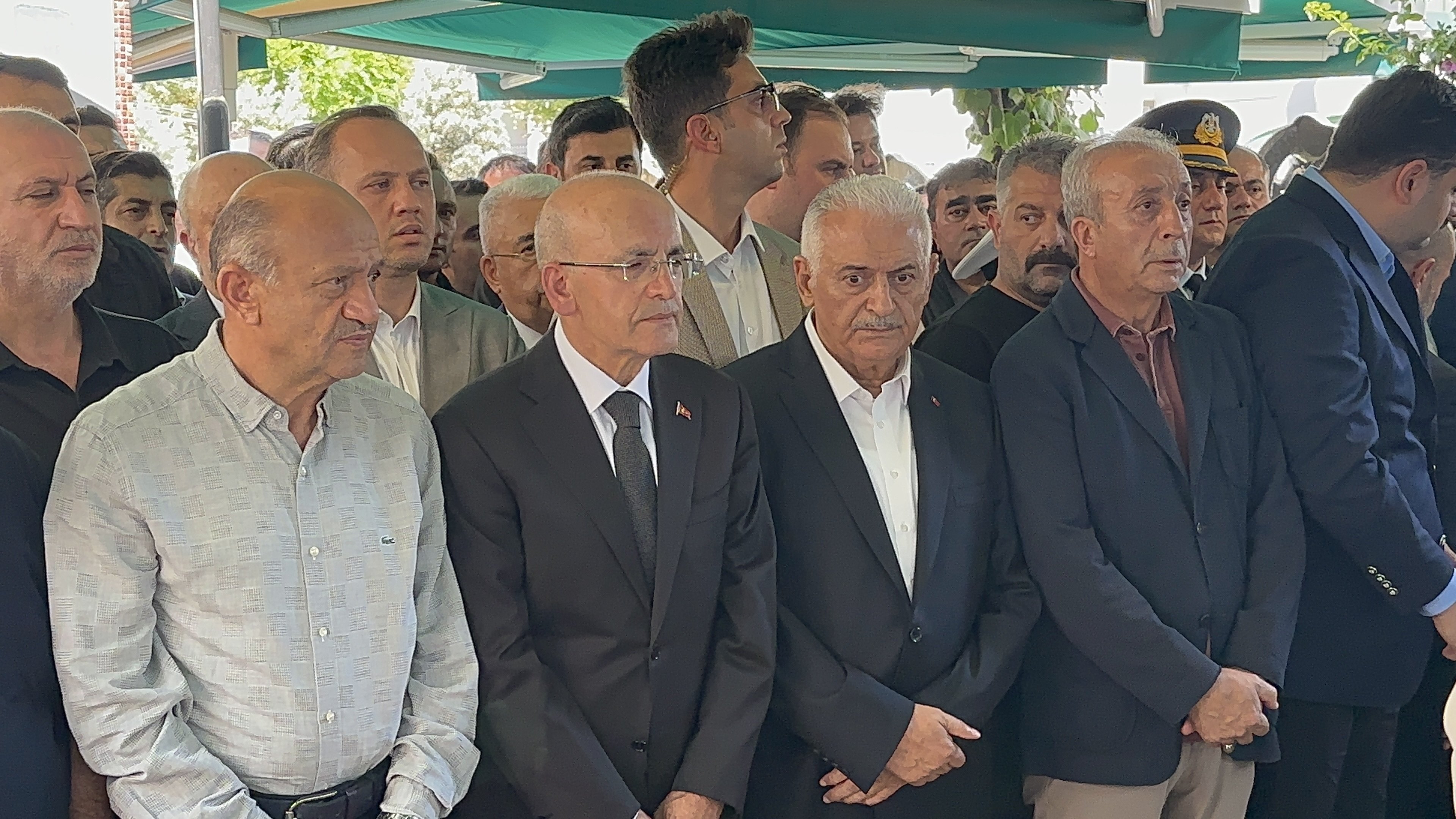 Hazine ve Maliye Bakanı Mehmet Şimşek’in Ağabeyi Nazmi Şimşek Son Yolculuğuna Uğurlandı
