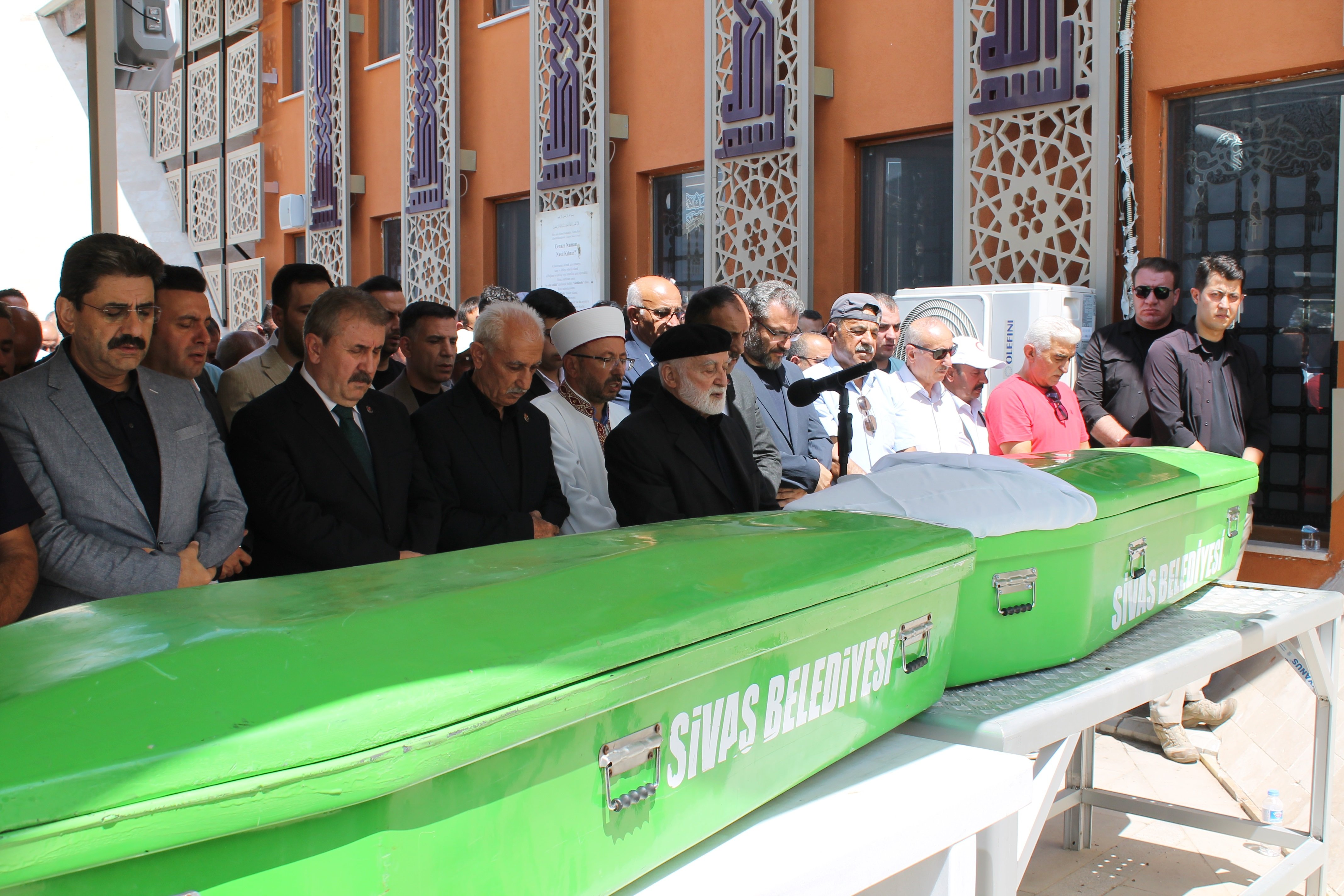 BBP Genel Başkanı Mustafa Destici, Sivas’ta Parti İl Başkanının Eşinin Cenazesine Katıldı