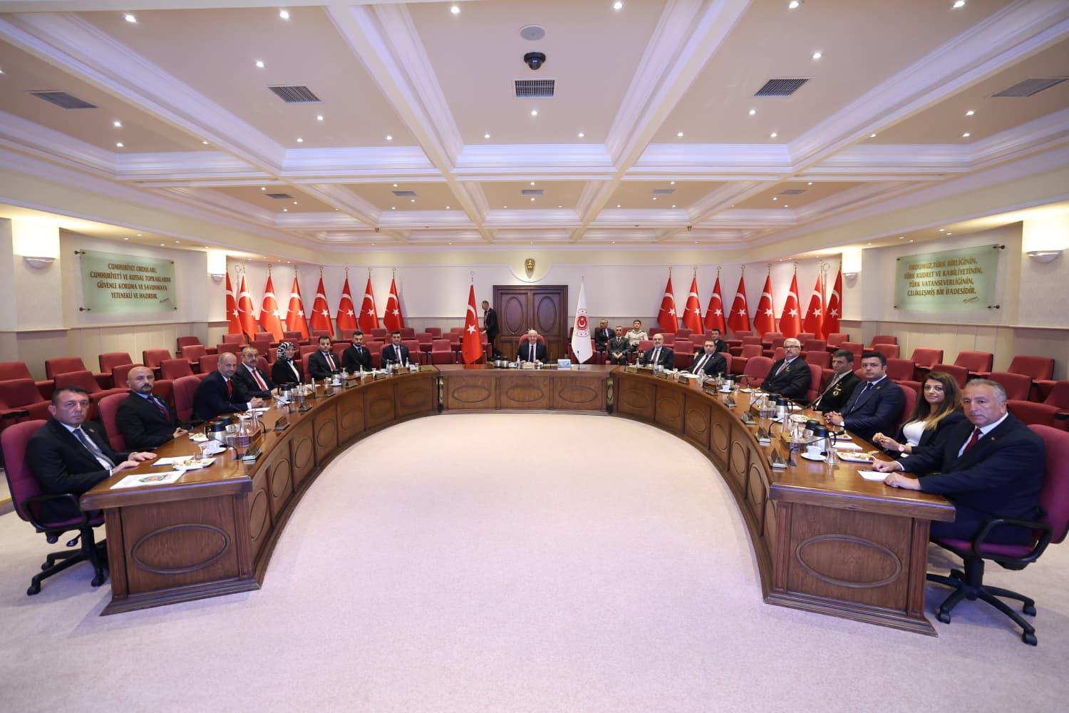 Milli Savunma Bakanı Yaşar
