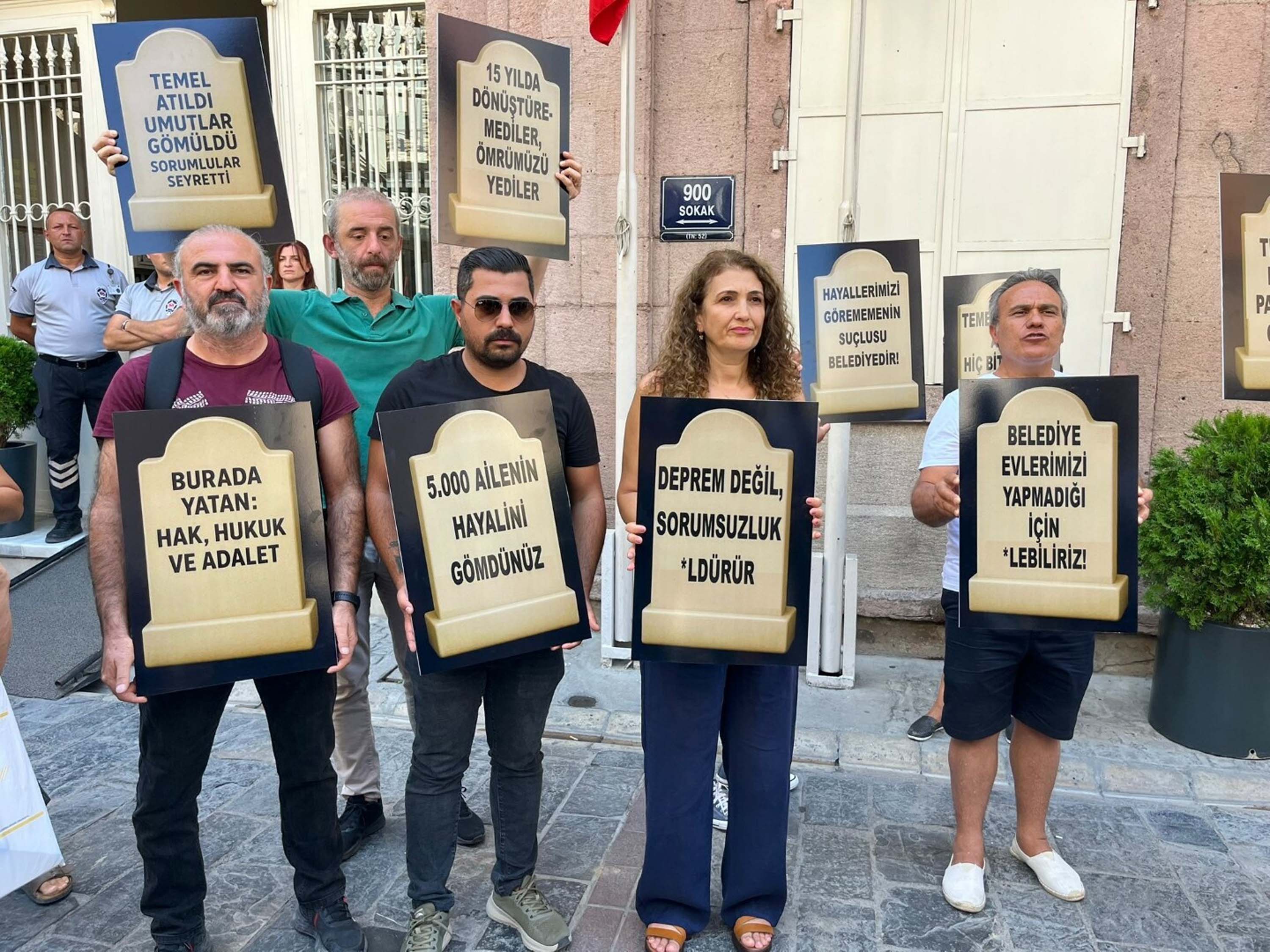 İzmir'de kentsel dönüşüm mağdurları,