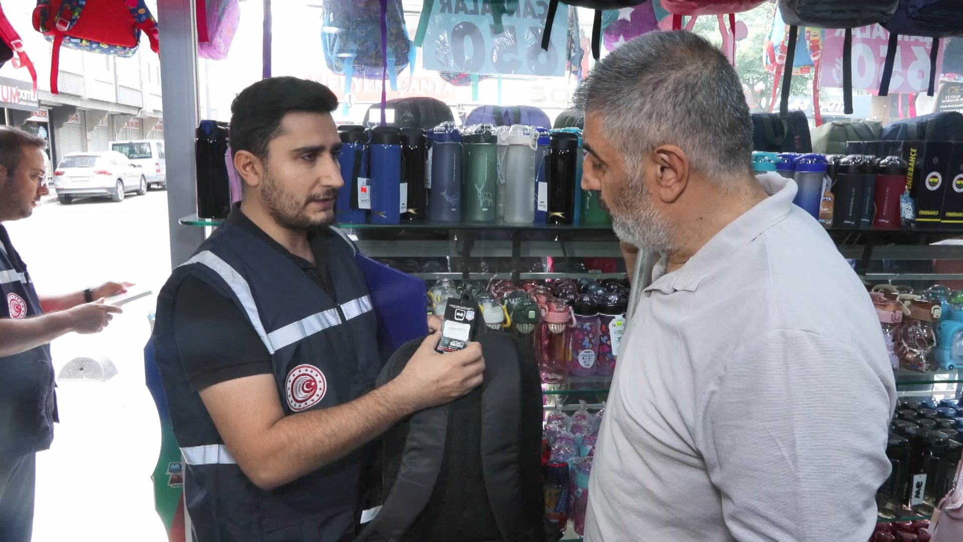 Ticaret Bakanlığı, Sultangazi'de kırtasiye
