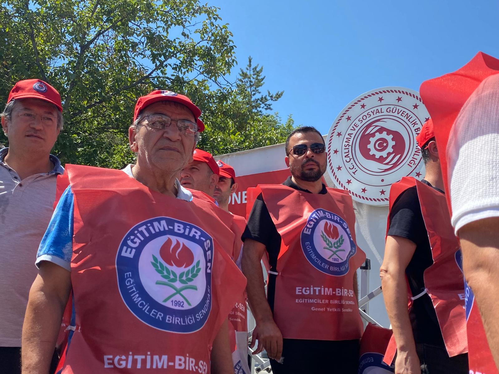 Memur-Sen Üyeleri Zam Teklifine Tepki Gösterdi: ‘Yetersiz ve Geçersiz’