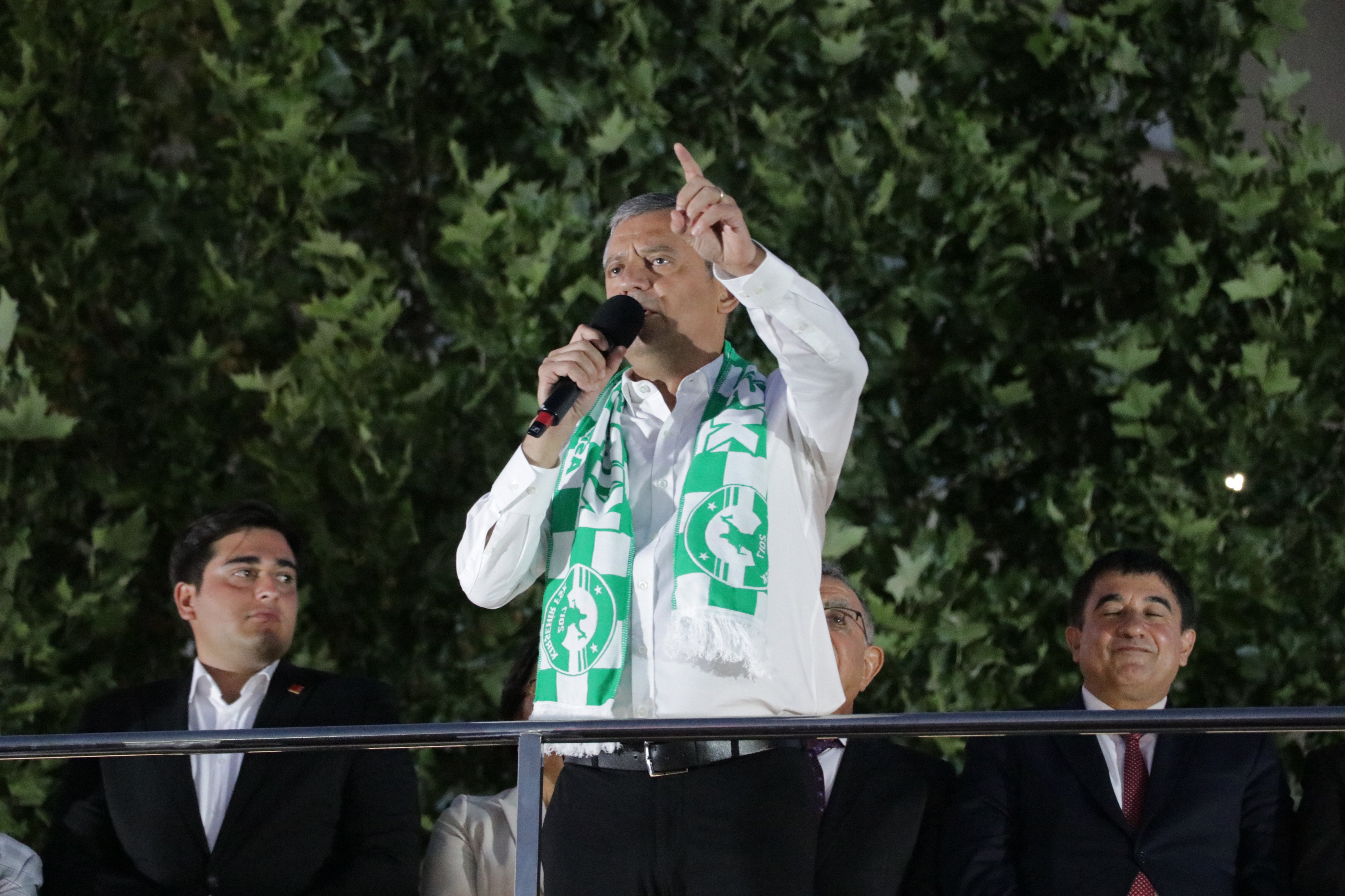 Özgür Özel’den Sert Çıkış: ‘AK Parti’nin Kara Düzeni Bitecek’