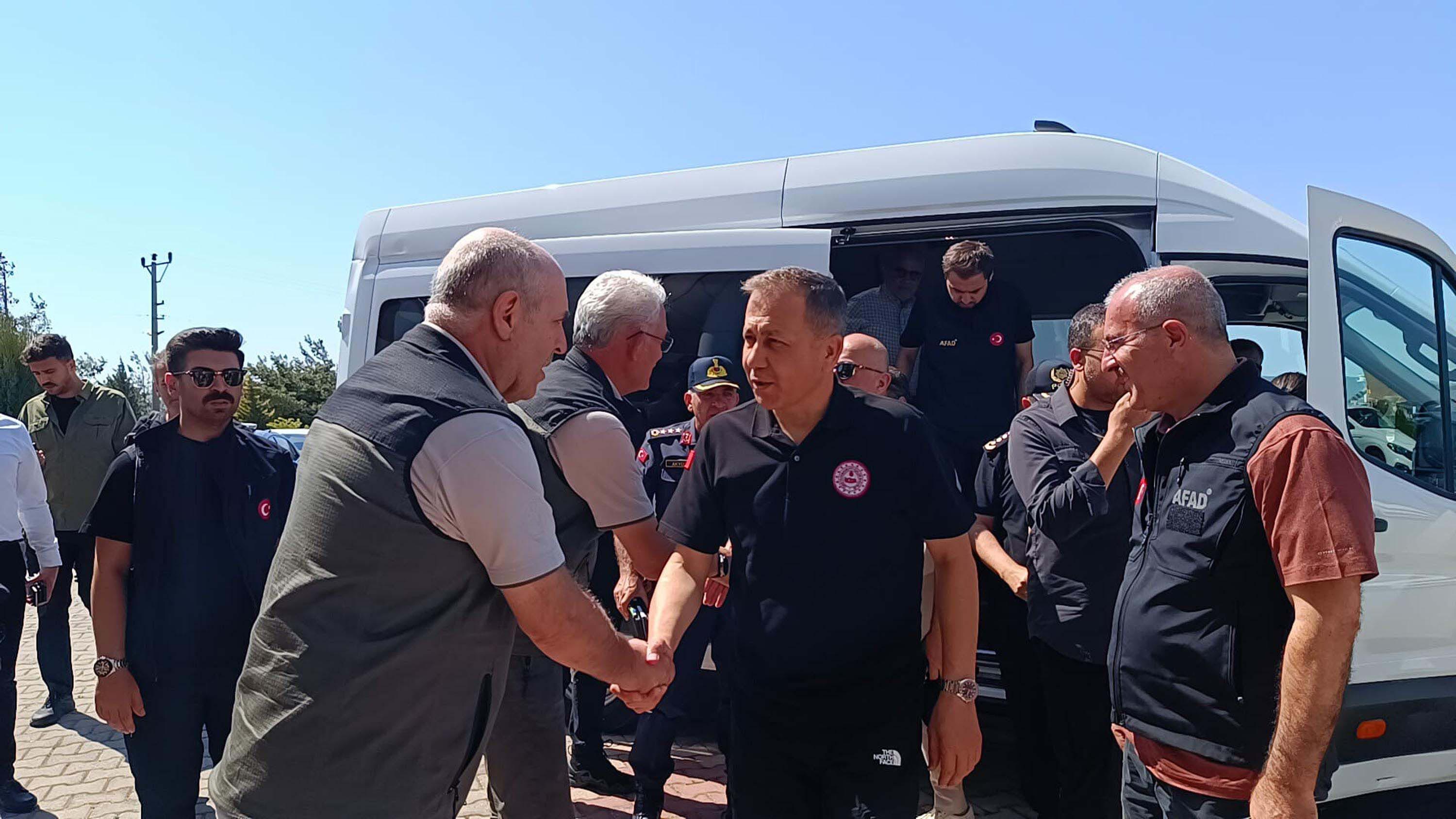 Bakan Yerlikaya: Çanakkale’deki Yangında 1000 Hektar Alan Zarar Gördü