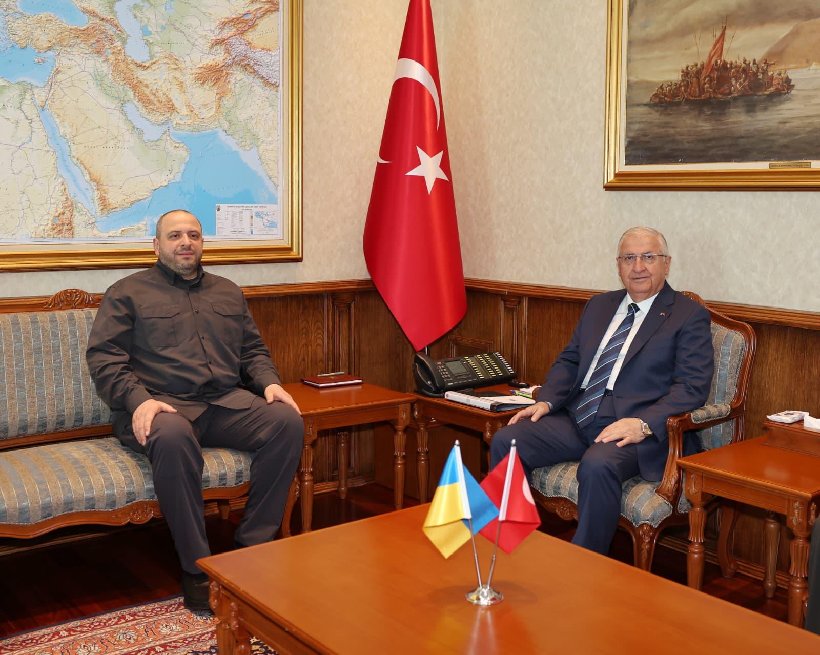 Milli Savunma Bakanı Yaşar