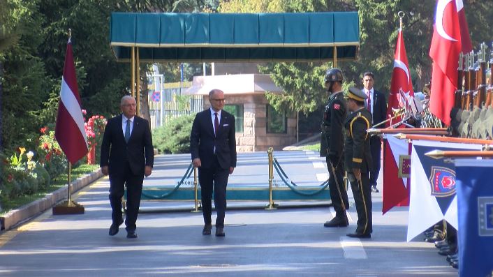Milli Savunma Bakanı Yaşar