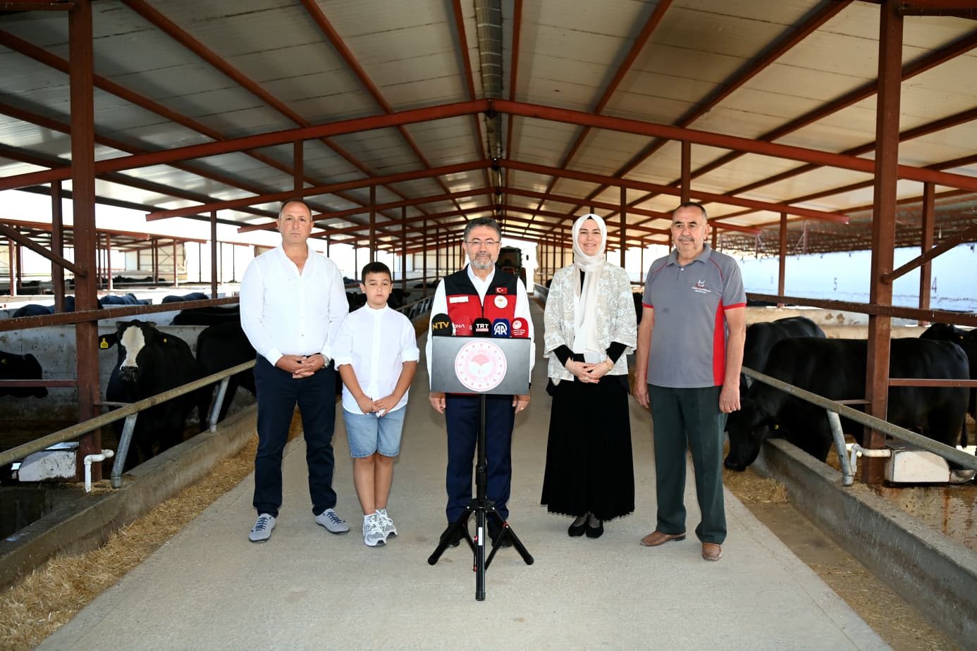 Bakan Yumaklı’dan Dev Et Üretimi Hamlesi: 200 Bin Etçi Irk Hayvanı Yerli Üreticiden