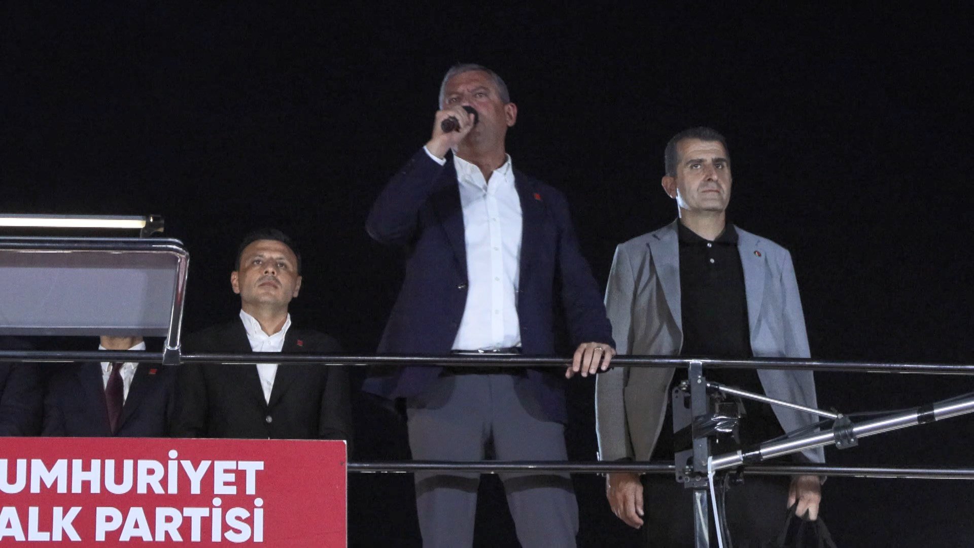Özgür Özel’den Üsküdar’da Tarihi Açıklama: ‘Artık Kale Siyaseti Bitmiştir!’