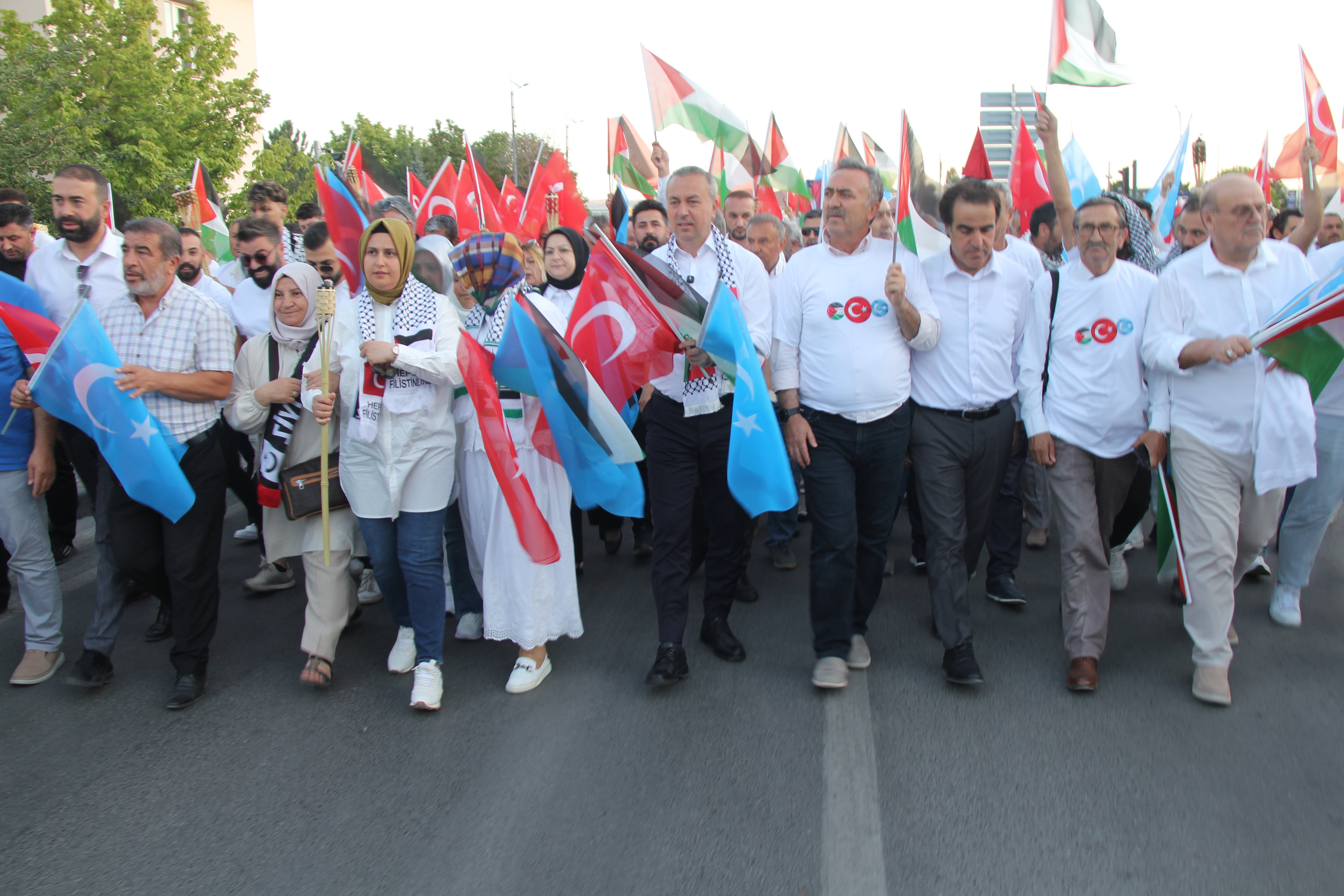 Sivas’ta Filistin’e Destek İçin Beyaz Yürüyüş: AK Parti ve STK’lar El Ele