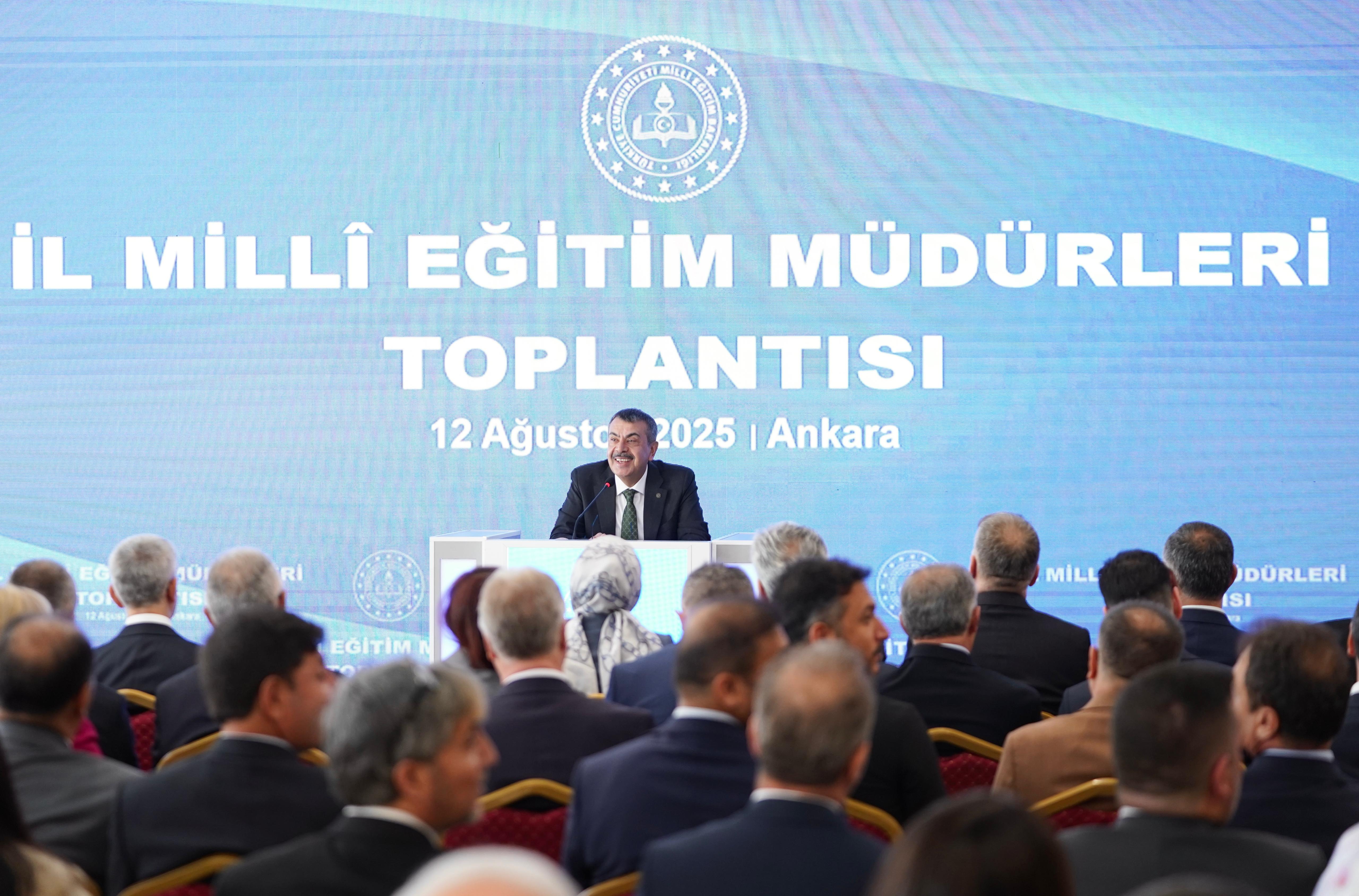 Milli Eğitim Bakanı Tekin: Okul Kıyafetleri 4 Yıl Boyunca Değiştirilemeyecek